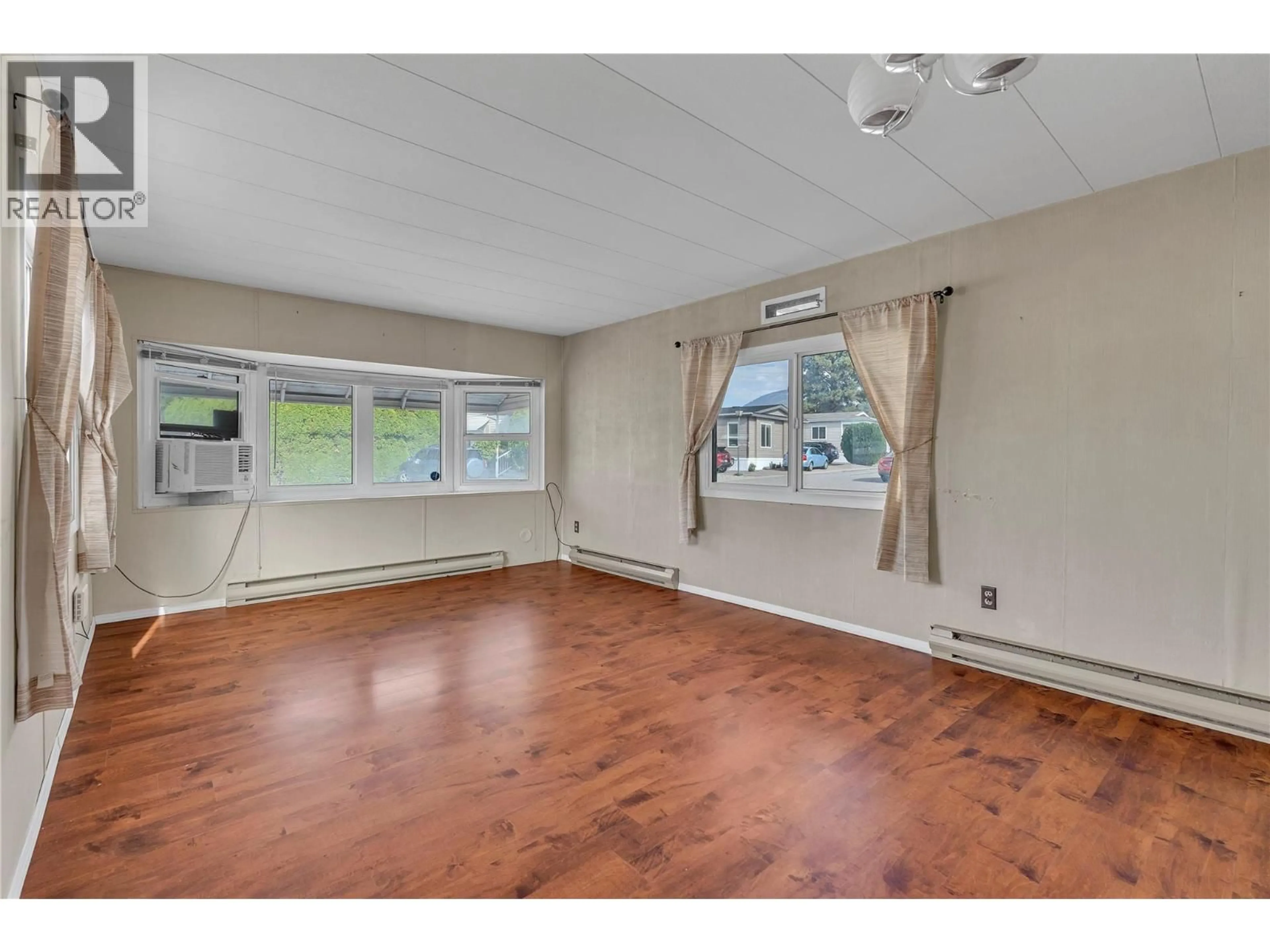 A pic of a room for 101 - 98 OKANAGAN AVENUE EAST, Penticton British Columbia V2A3J5