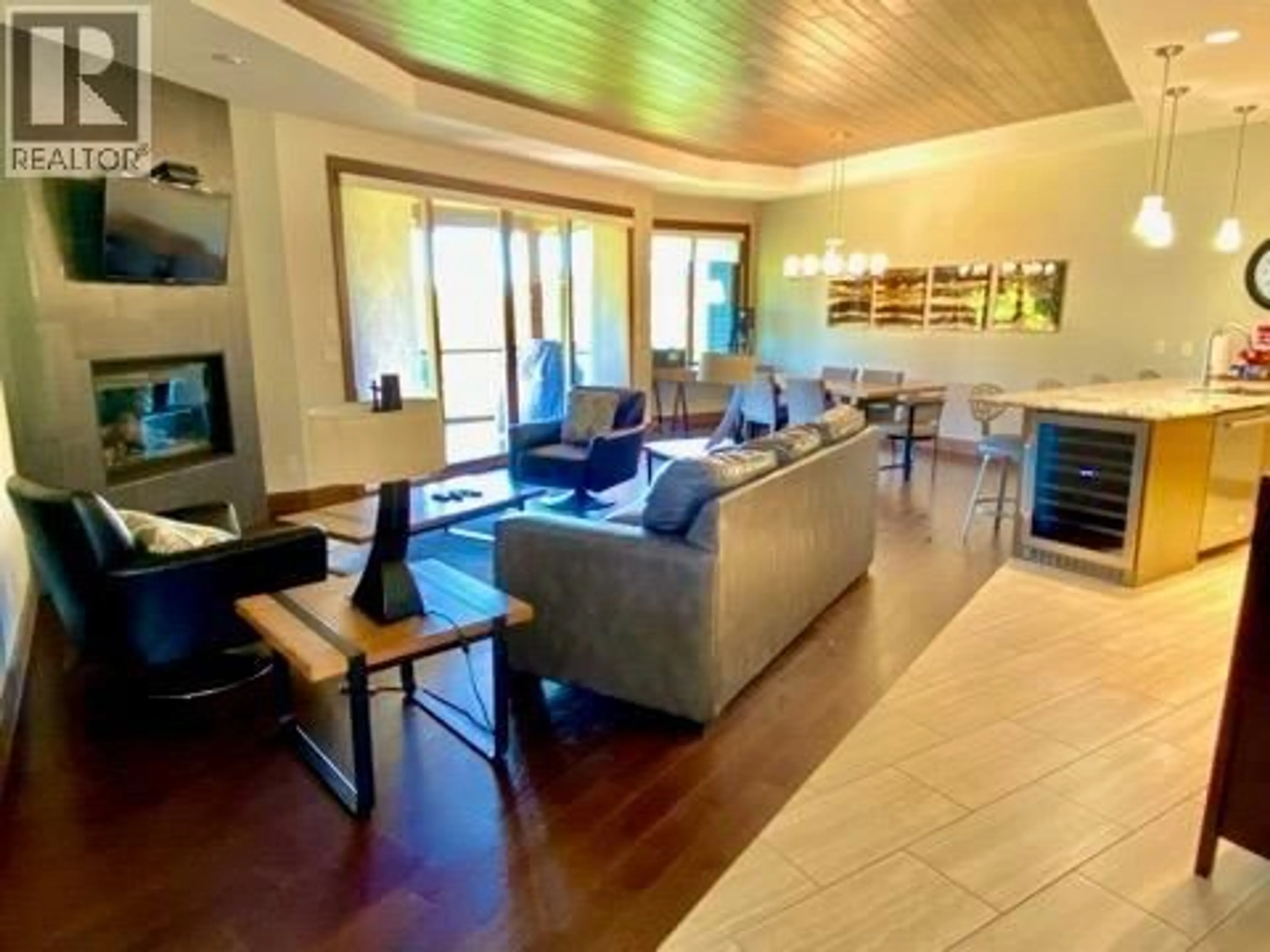 Living room with furniture, wood/laminate floor for 3E - 101 DORMIE DRIVE, Vernon British Columbia V1H1Y6