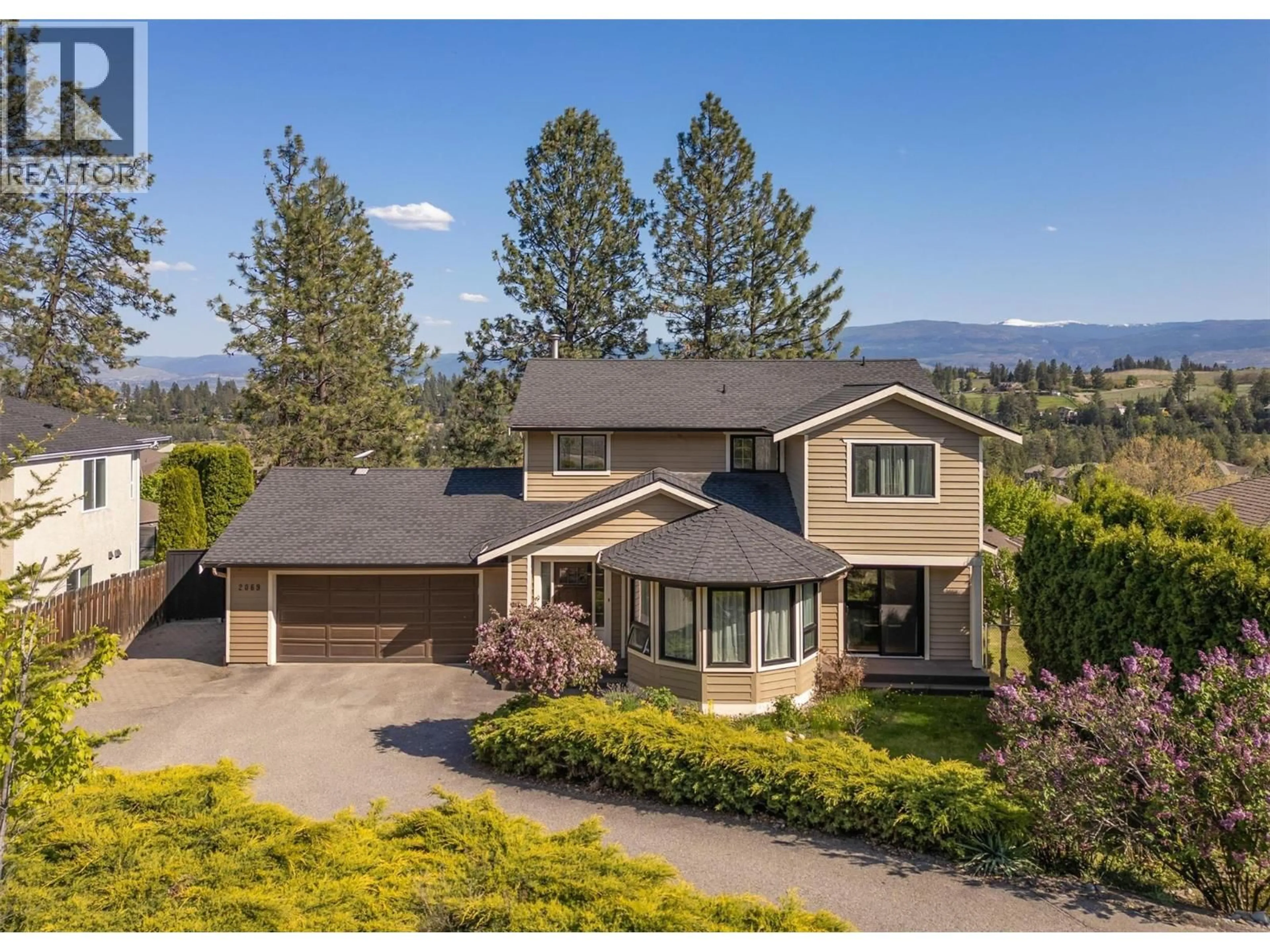 A pic from outside/outdoor area/front of a property/back of a property/a pic from drone, mountain view for 2069 HORIZON DRIVE, West Kelowna British Columbia V1Z3N4