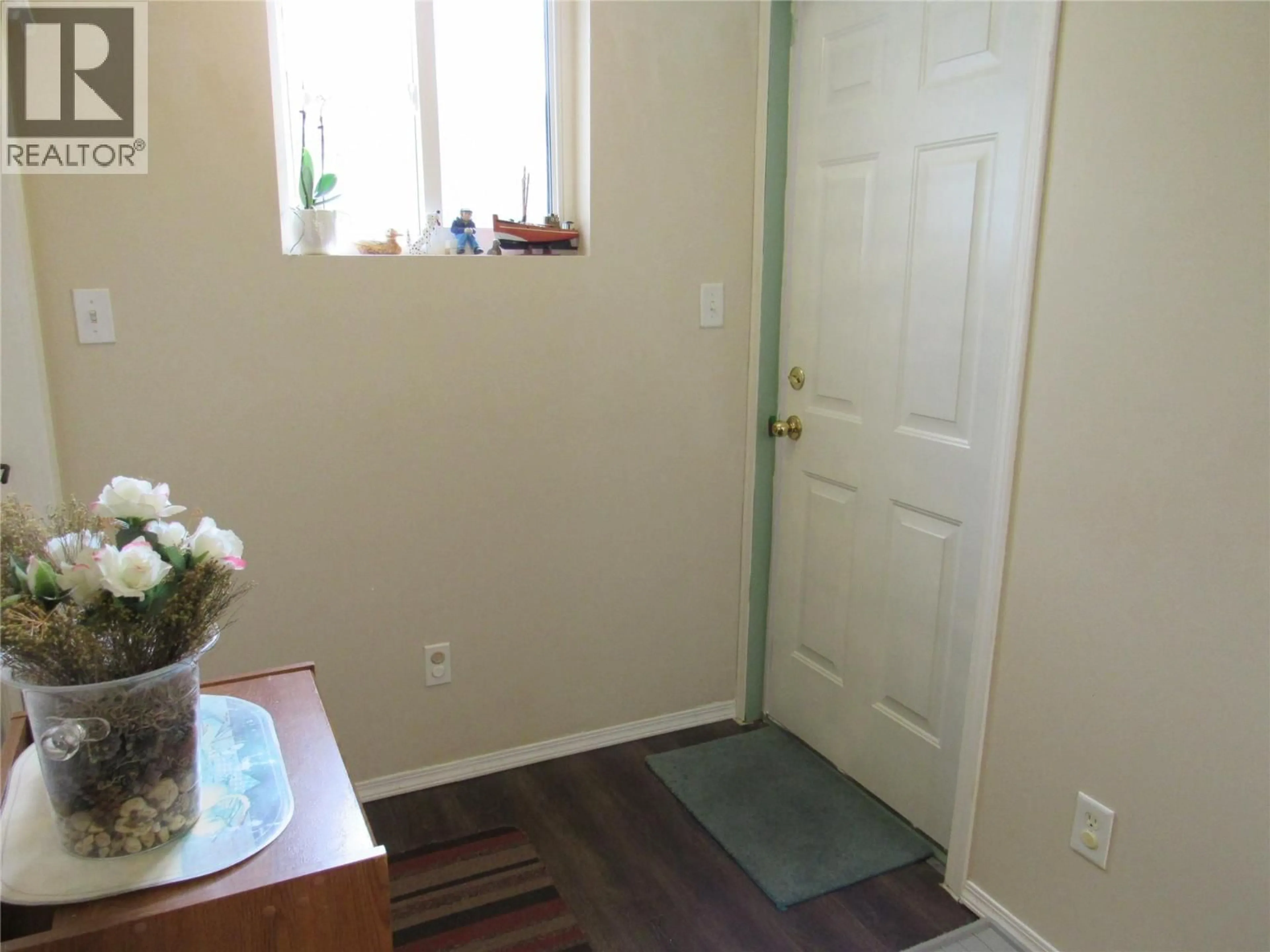 Indoor entryway for 2000 TOPPING STREET, Trail British Columbia V1R4G5