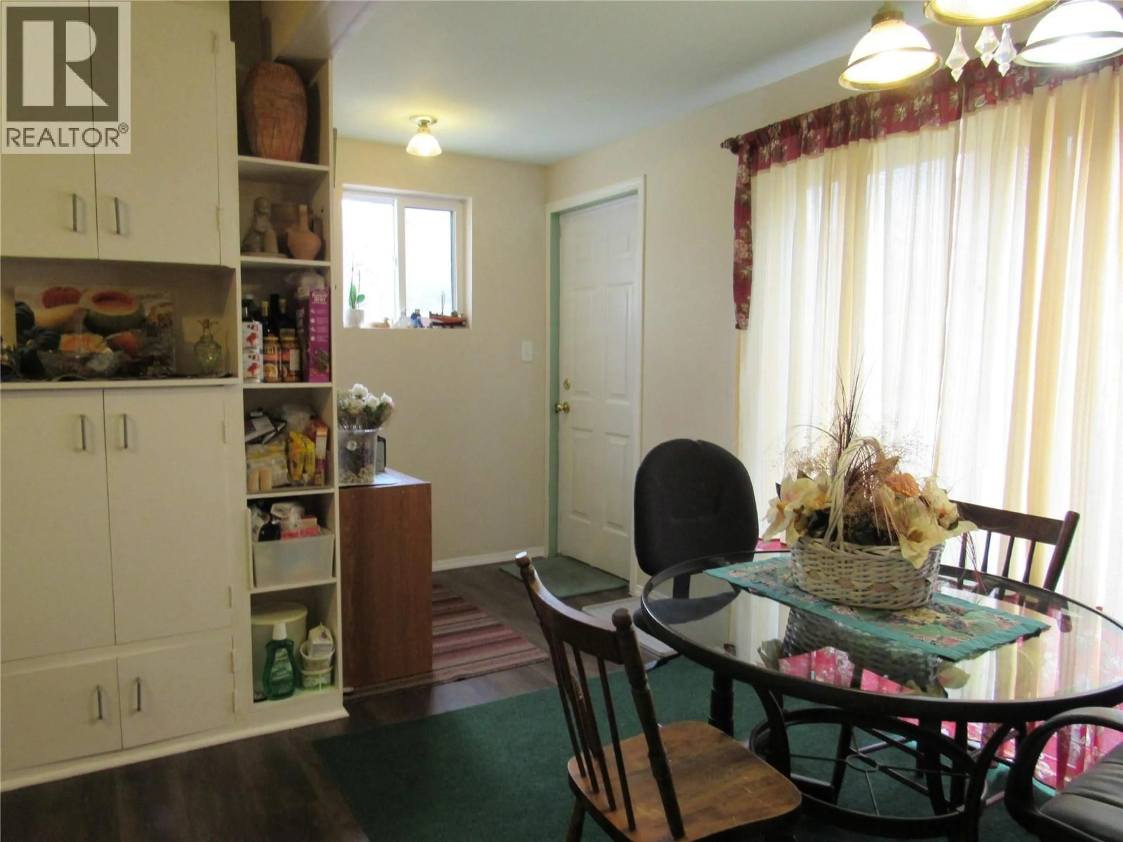 Dining room, wood/laminate floor for 2000 TOPPING STREET, Trail British Columbia V1R4G5