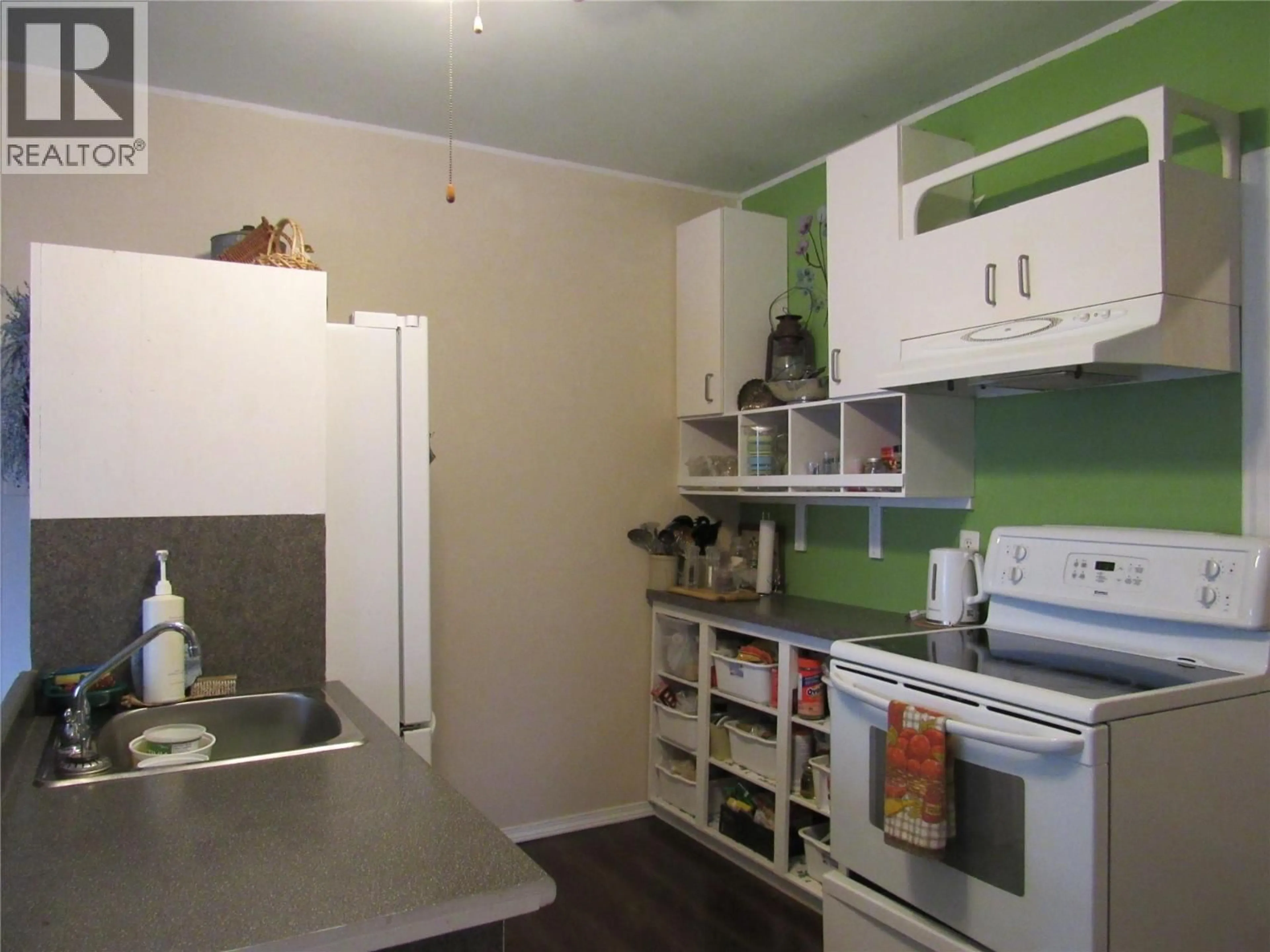 Standard kitchen, unknown for 2000 TOPPING STREET, Trail British Columbia V1R4G5