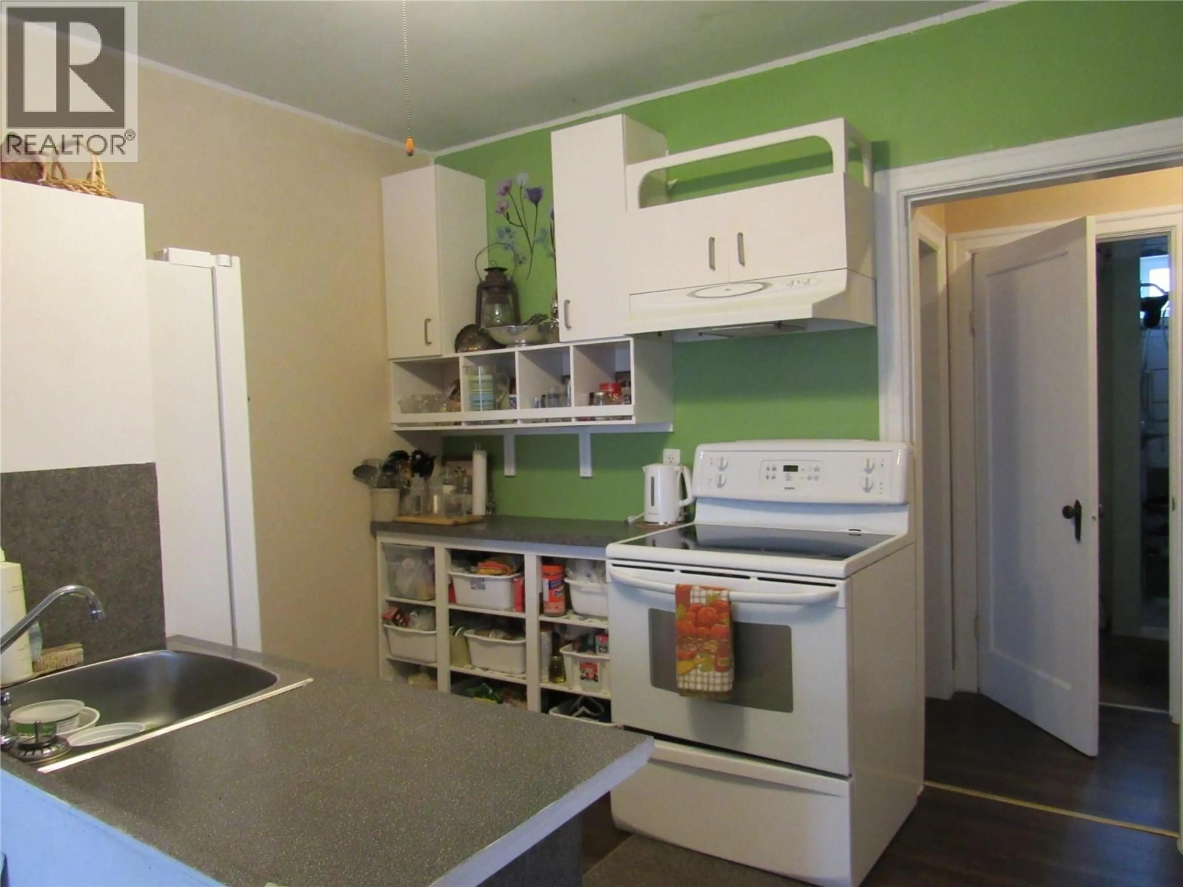 Standard kitchen, unknown for 2000 TOPPING STREET, Trail British Columbia V1R4G5