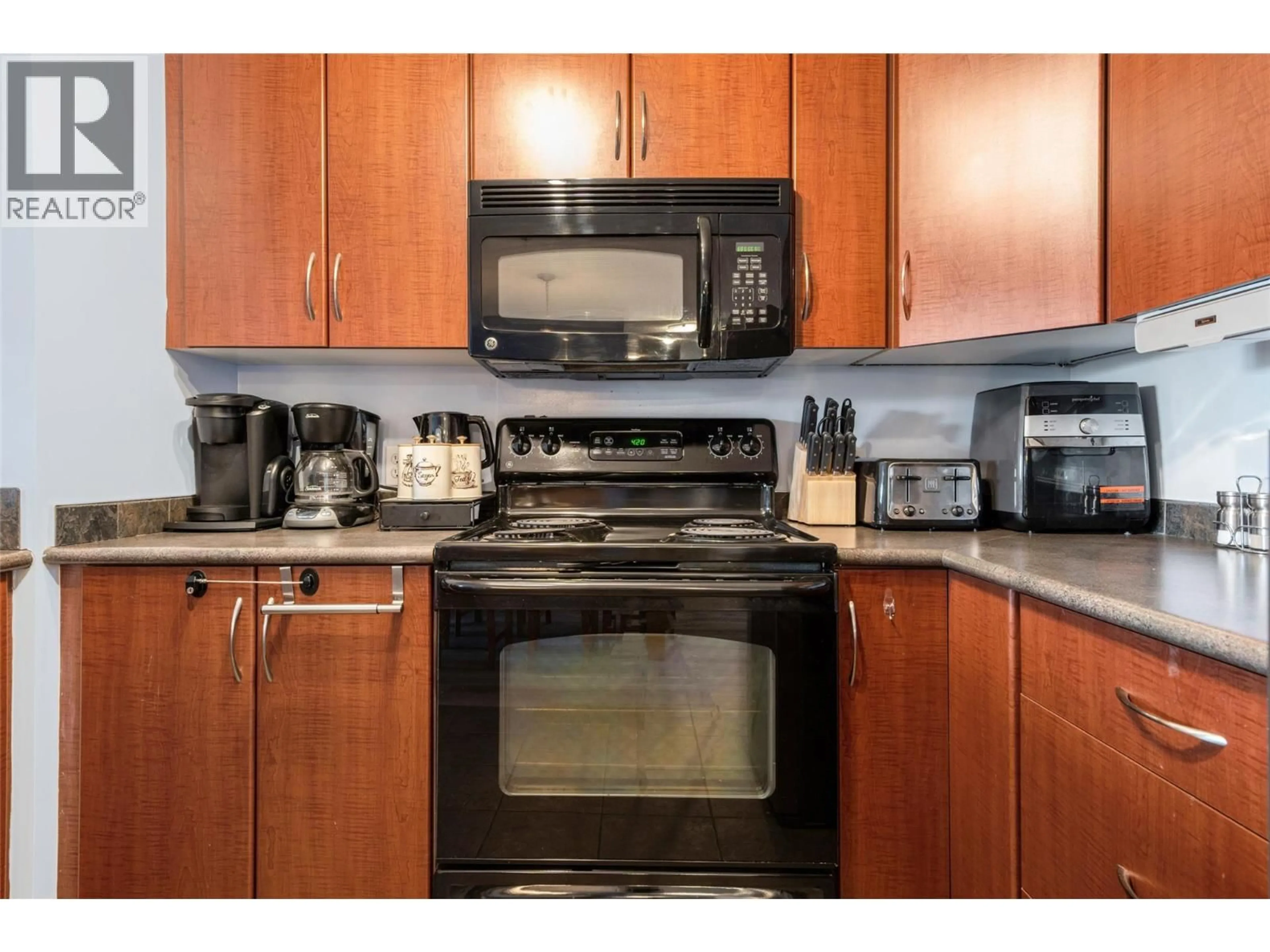 Standard kitchen, wood/laminate floor for 1201 - 205 THIRD AVENUE, Invermere British Columbia V0A1K0