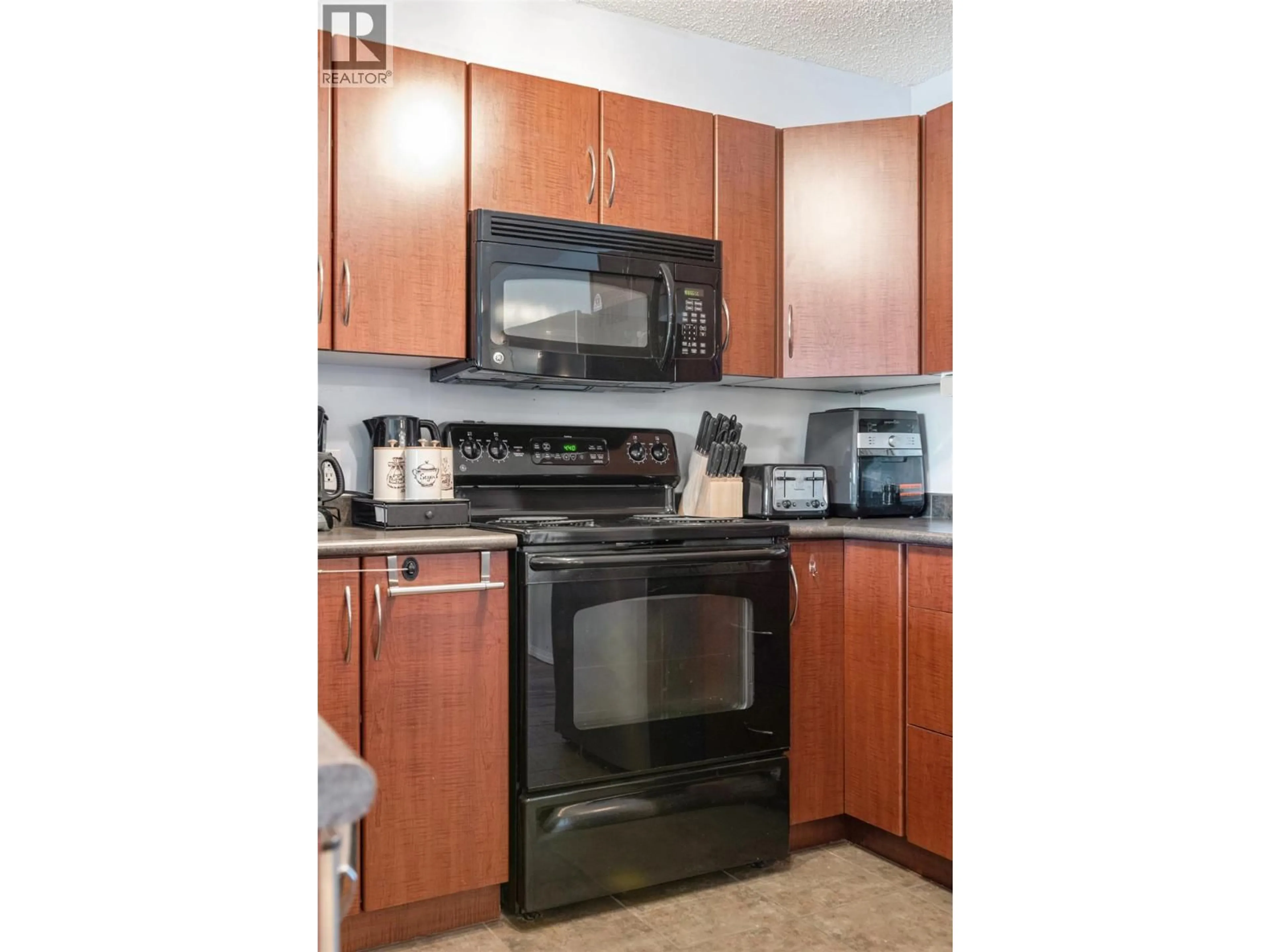 Standard kitchen, unknown for 1201 - 205 THIRD AVENUE, Invermere British Columbia V0A1K0