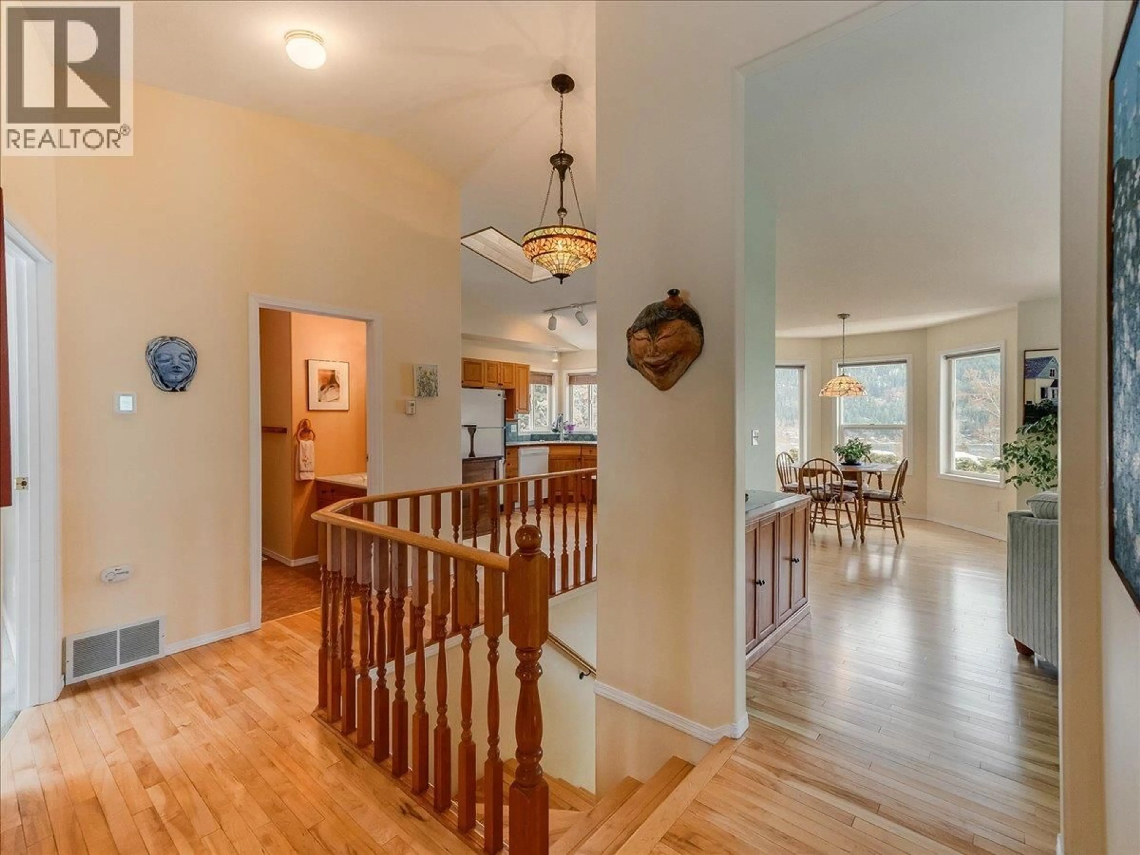 Indoor foyer for 702 MUNRO STREET, Nelson British Columbia V1L3G2