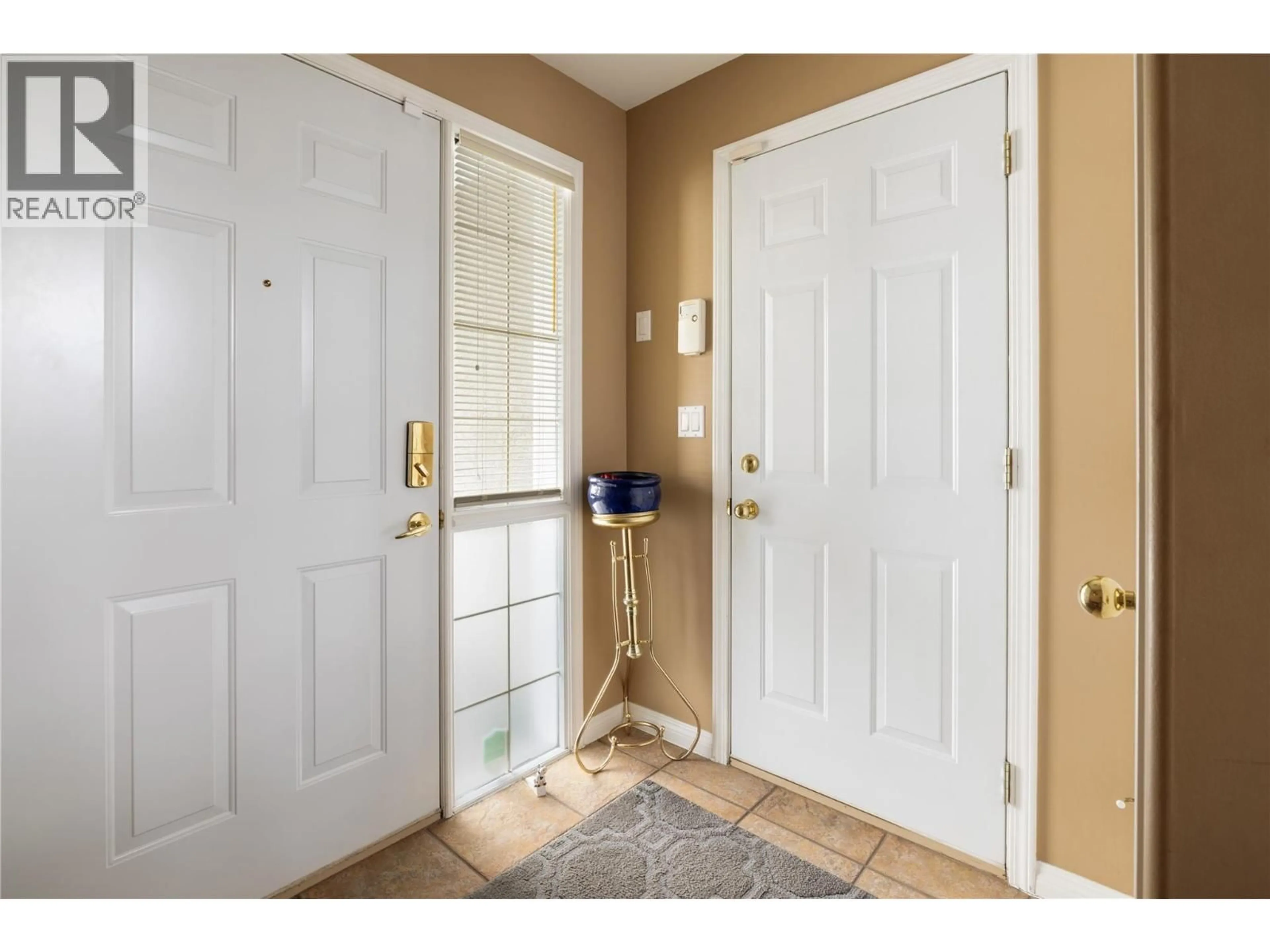 Indoor entryway for 140 - 5501 20 STREET, Vernon British Columbia V1T7T2