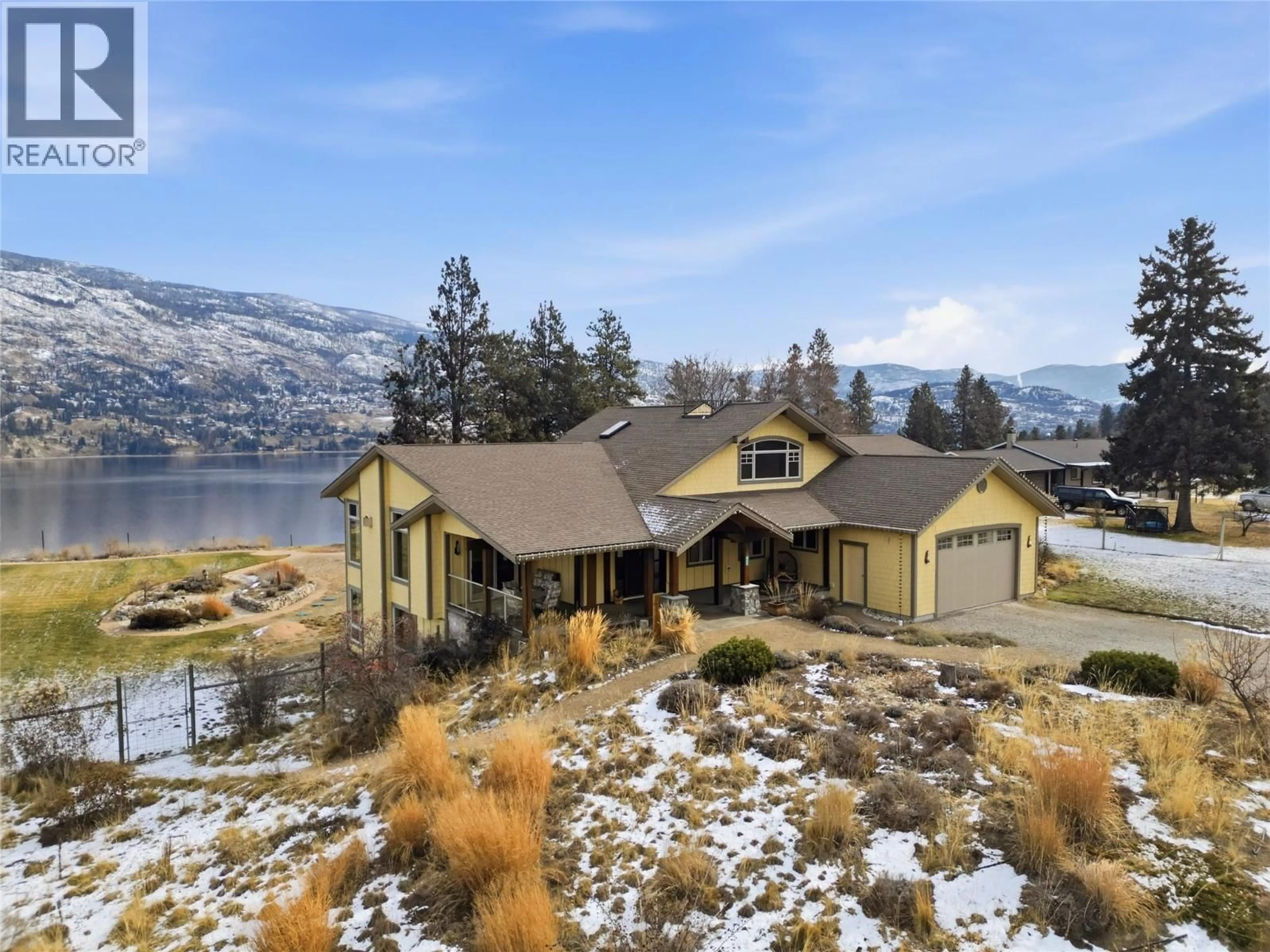 A pic from outside/outdoor area/front of a property/back of a property/a pic from drone, water/lake/river/ocean view for 660 PINEVIEW DRIVE, Kaleden British Columbia V0H1K0