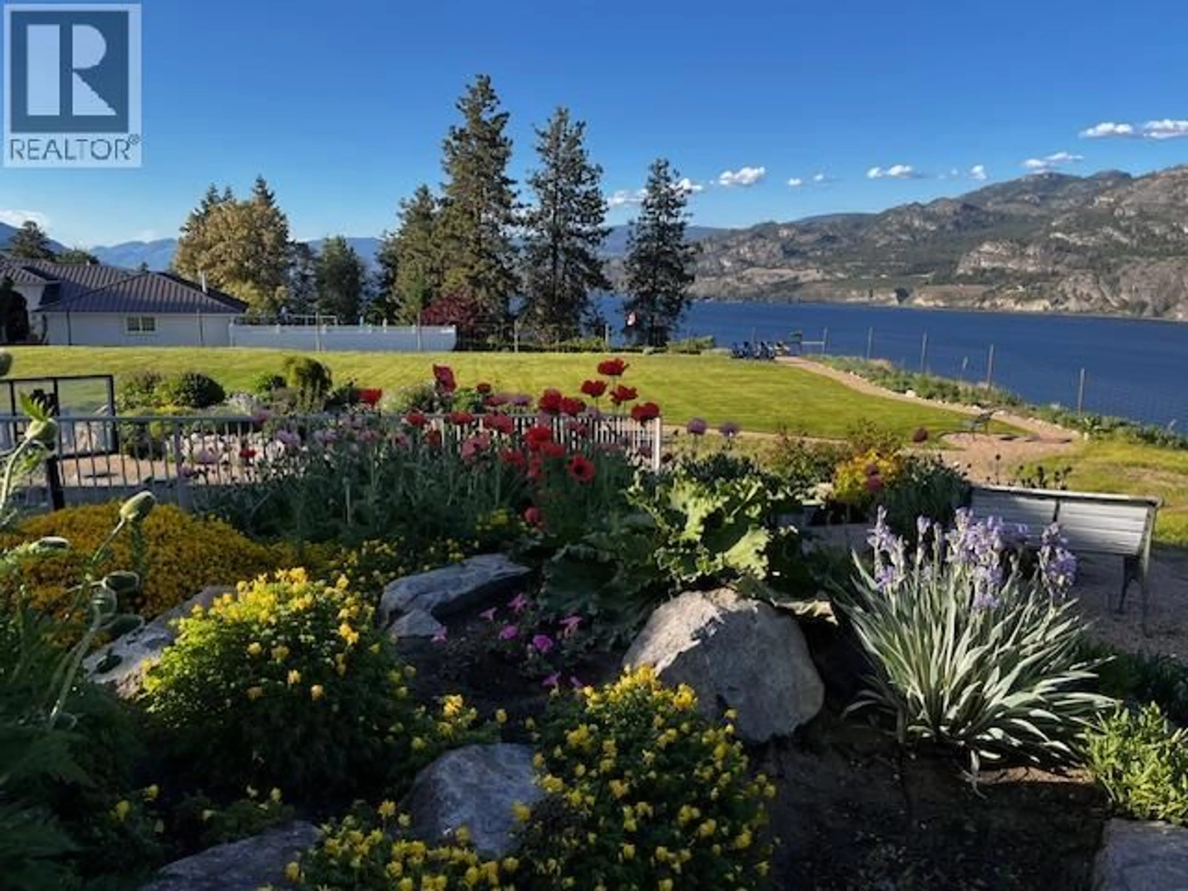Patio, water/lake/river/ocean view for 660 PINEVIEW DRIVE, Kaleden British Columbia V0H1K0