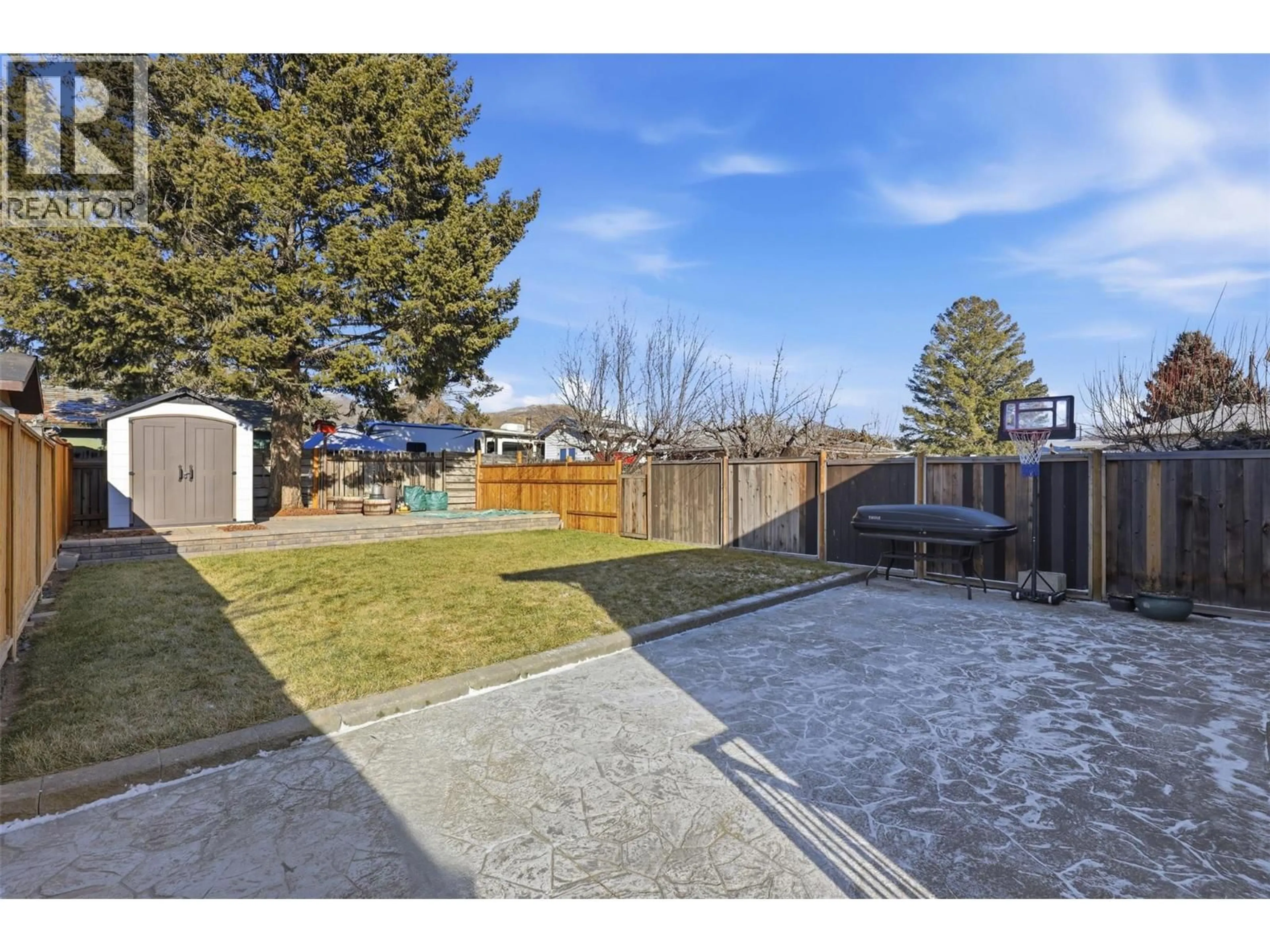 A pic from outside/outdoor area/front of a property/back of a property/a pic from drone, street for 1850 FLEETWOOD AVENUE, Kamloops British Columbia V2B4S1