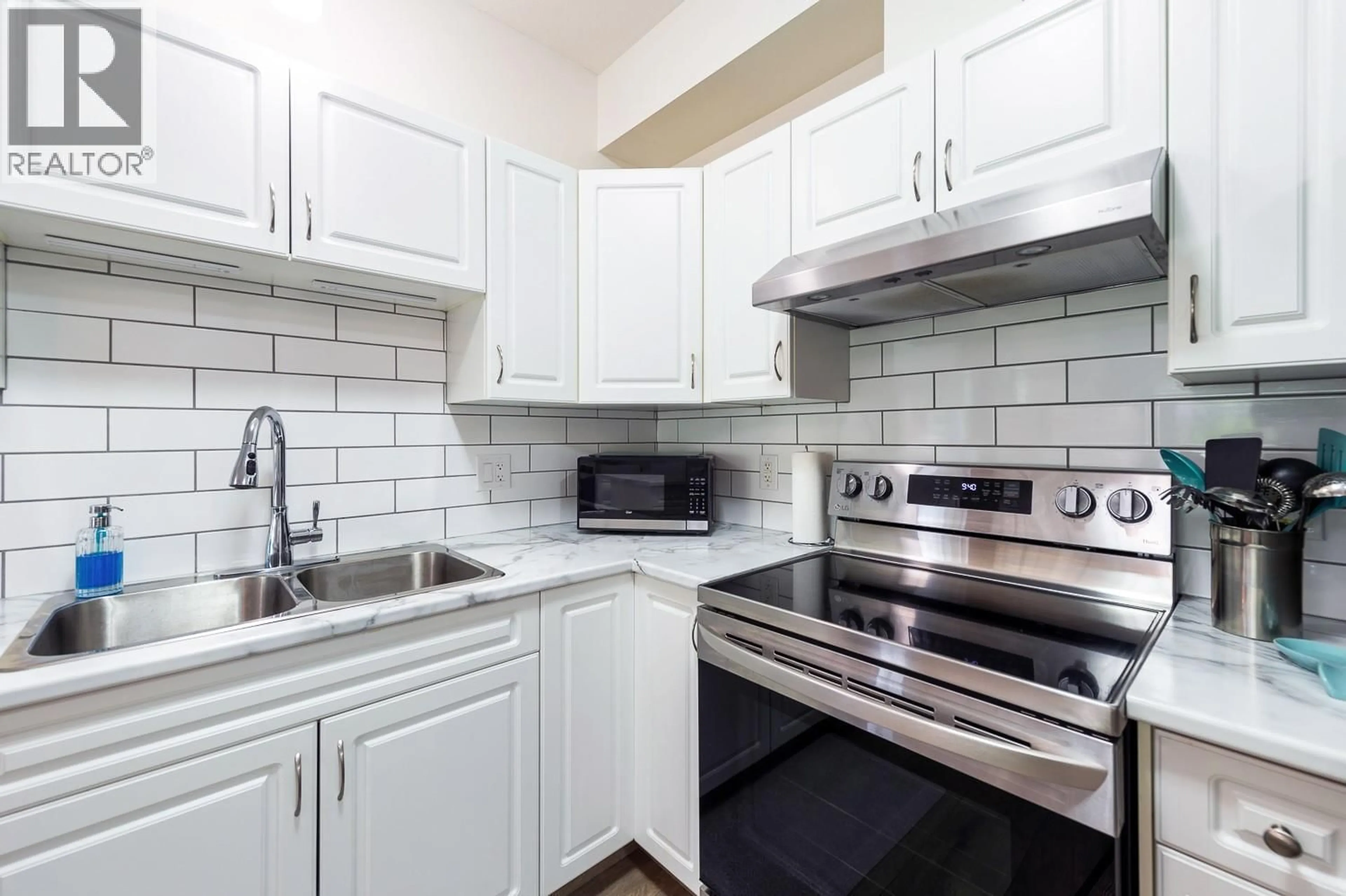 Standard kitchen, ceramic/tile floor for 208 - 770 RUTLAND ROAD, Kelowna British Columbia V1X3B7