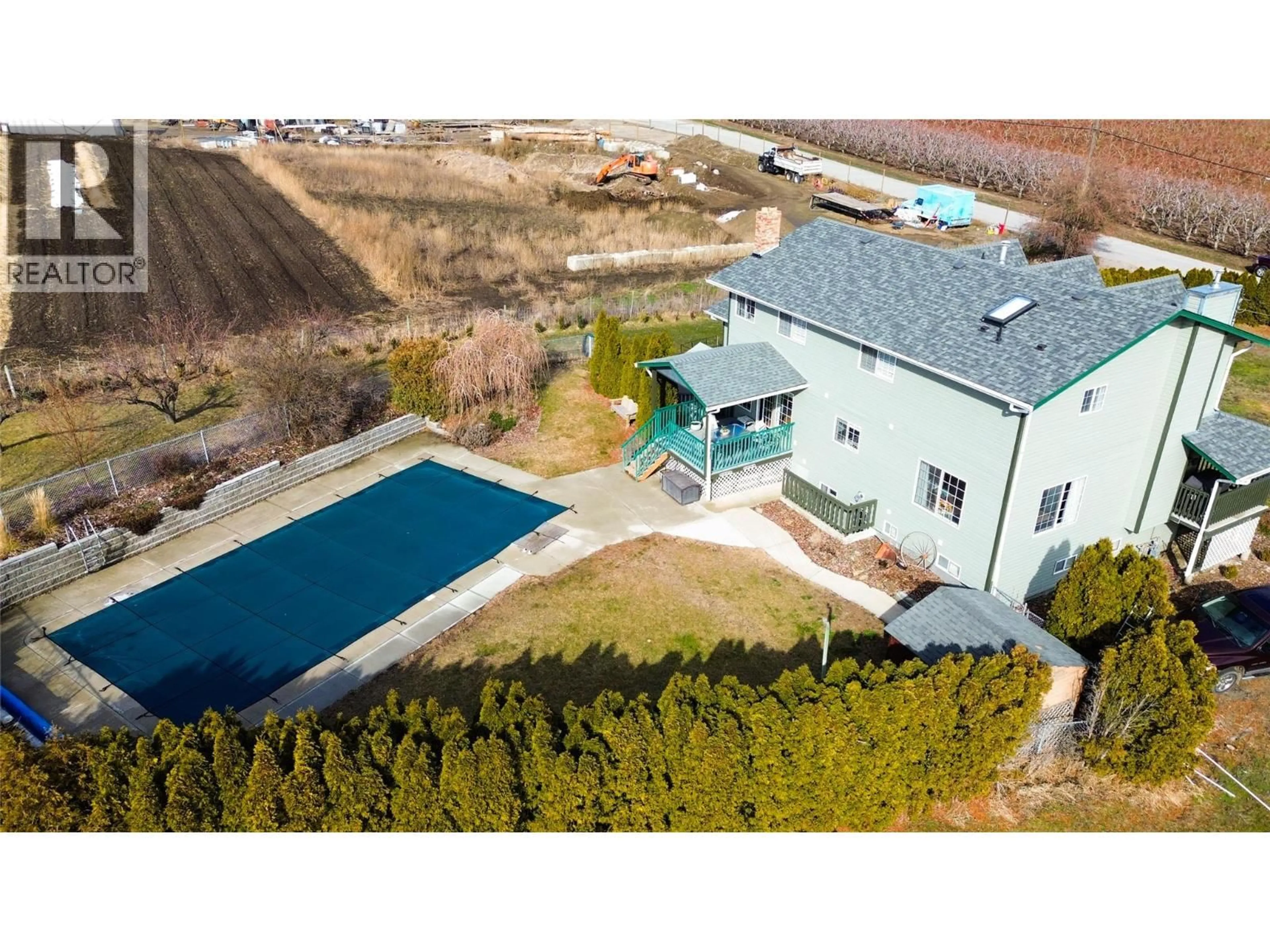 A pic from outside/outdoor area/front of a property/back of a property/a pic from drone, water/lake/river/ocean view for 445 ROAD 5 OTHER, Oliver British Columbia V0H1T1