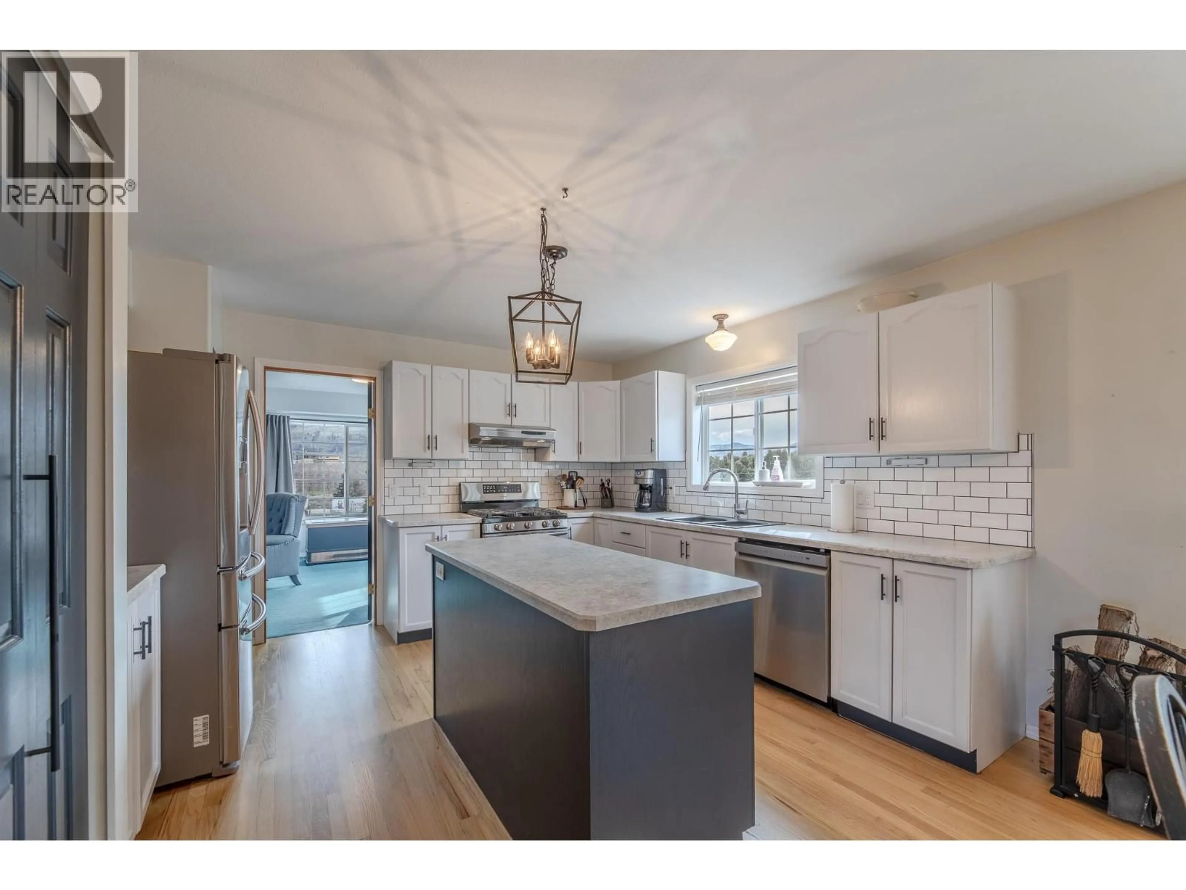 Open concept kitchen, unknown for 445 ROAD 5 OTHER, Oliver British Columbia V0H1T1