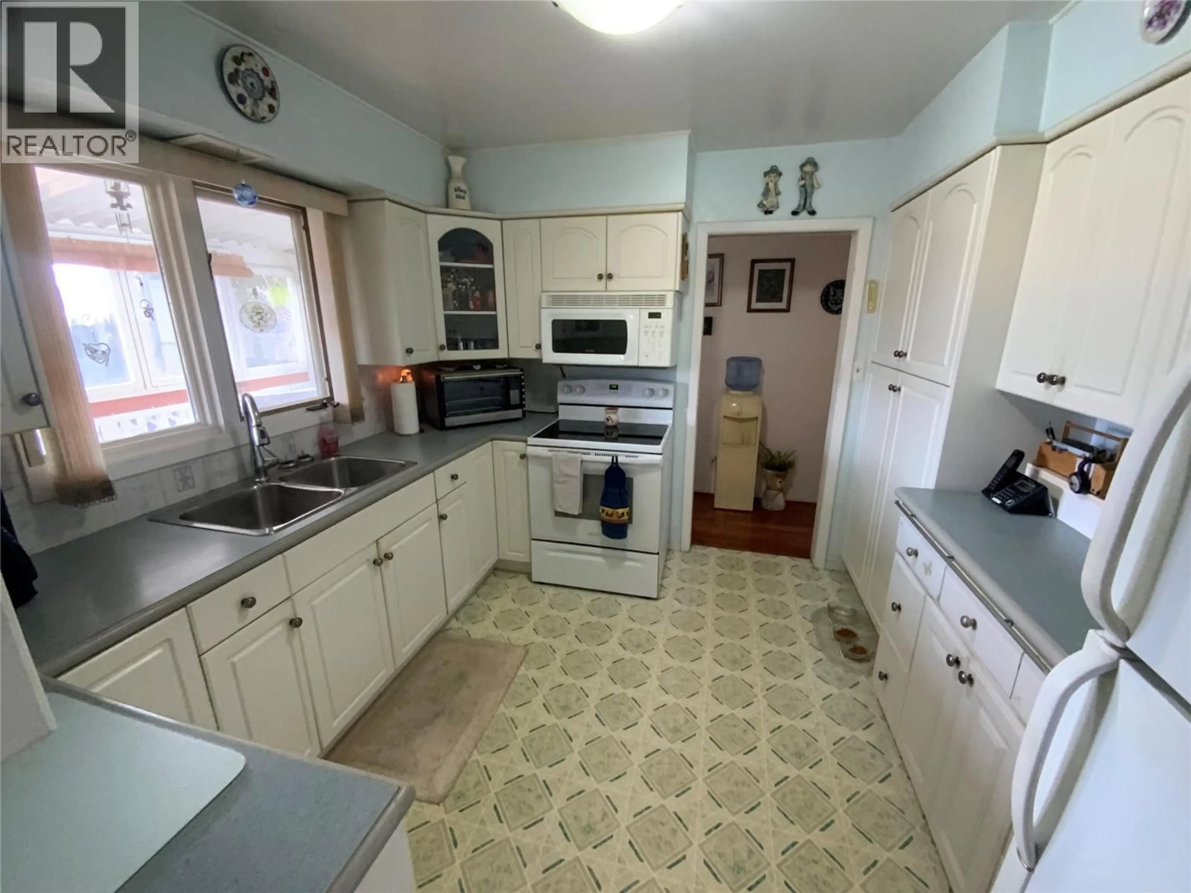 Standard kitchen, unknown for 7805 GIANTS HEAD ROAD, Summerland British Columbia V0H1Z0