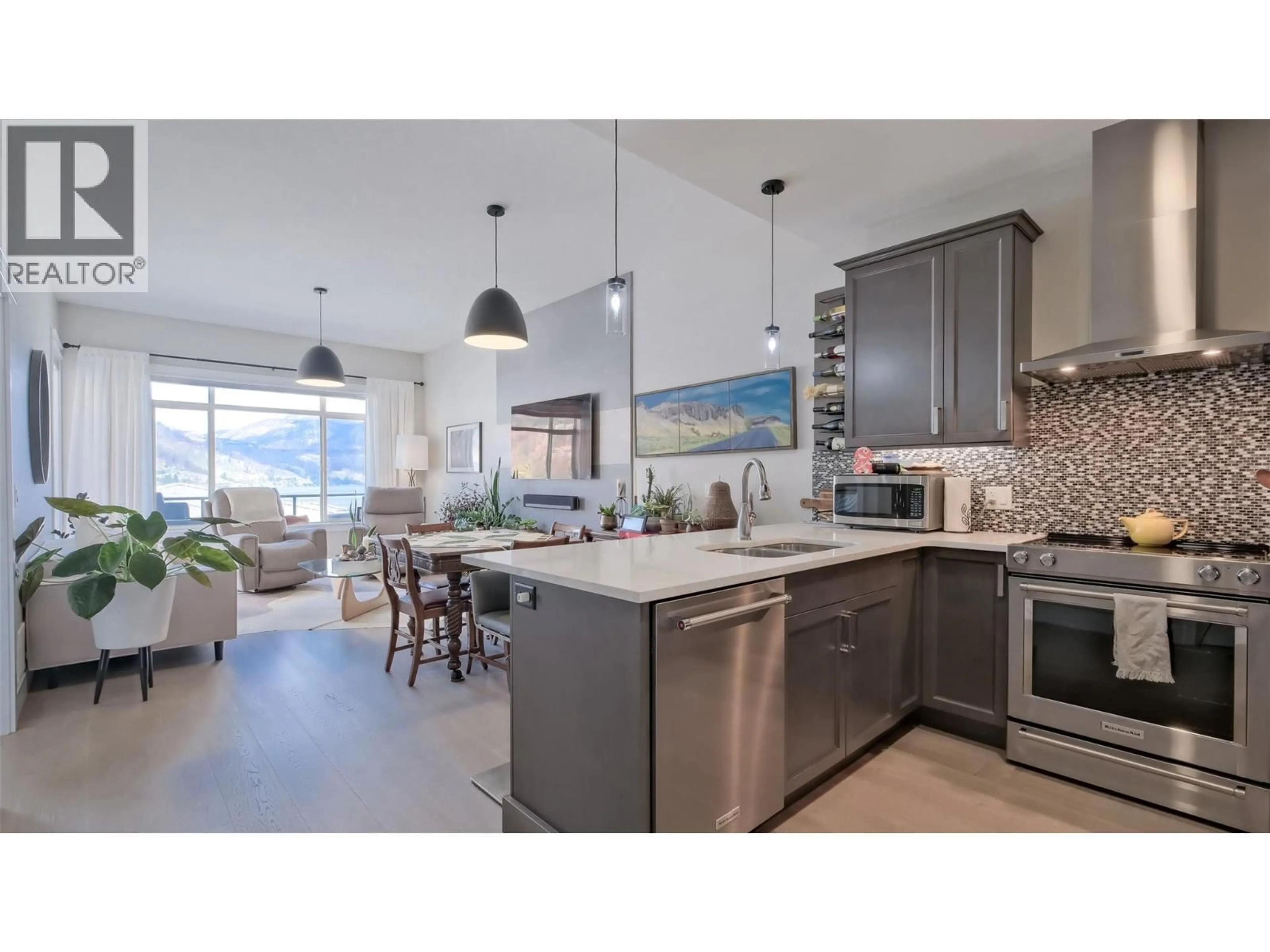 Open concept kitchen, ceramic/tile floor for 1786 VIEWPOINT DRIVE, Kelowna British Columbia V1Z4E1