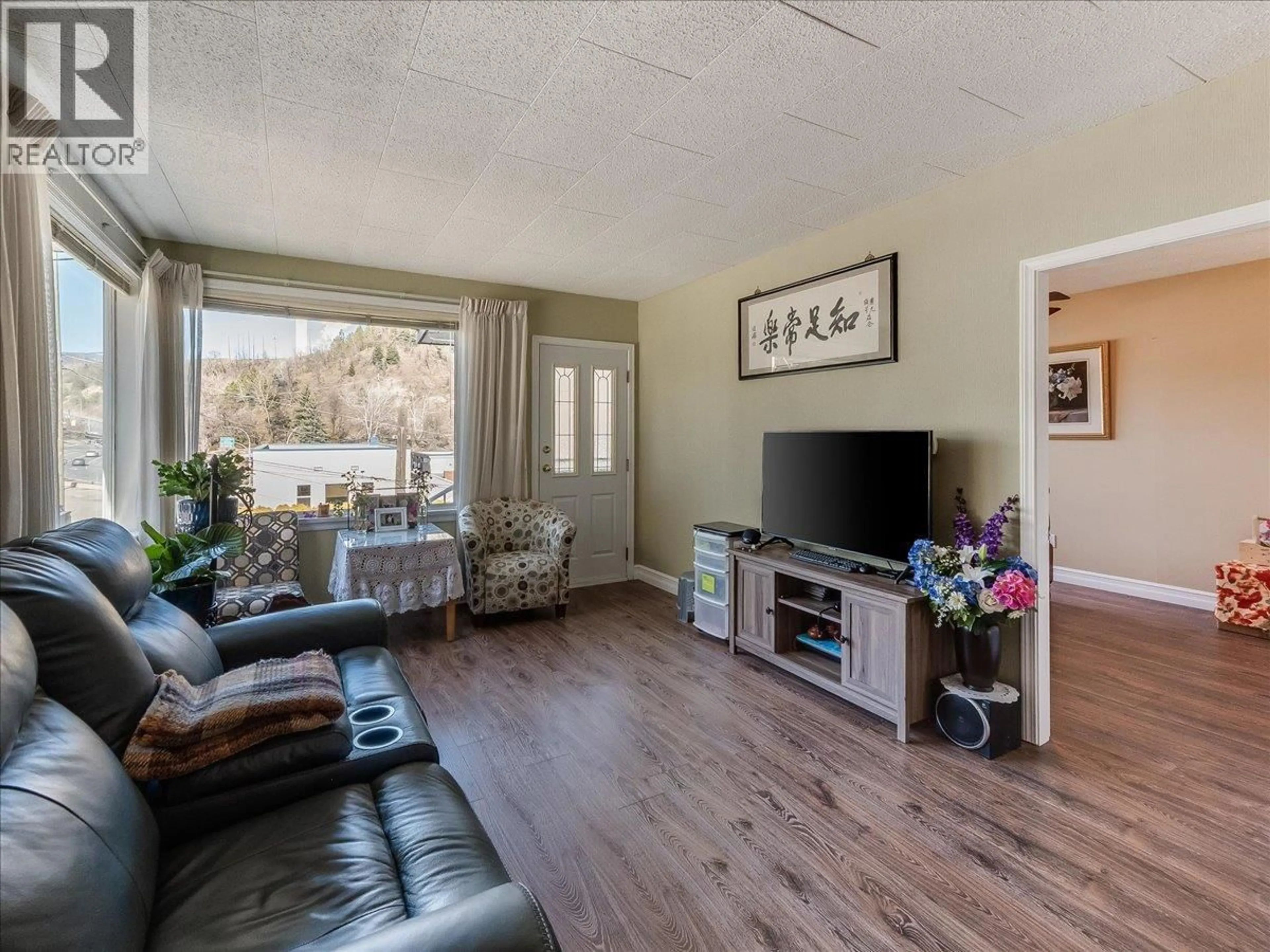 Living room with furniture, wood/laminate floor for 608 VICTORIA STREET, Trail British Columbia V1R3S8