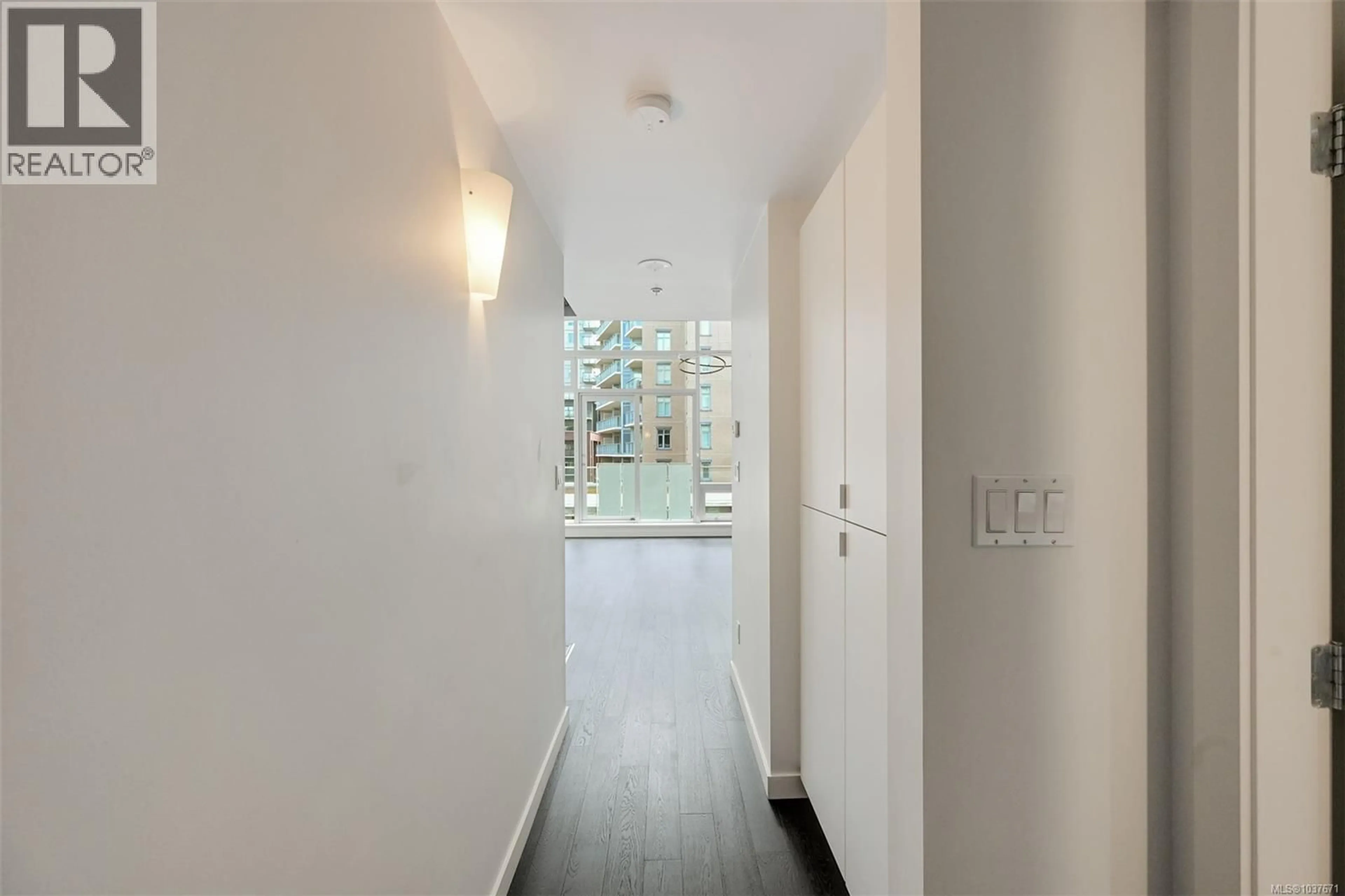 Indoor entryway for 445 - 770 FISGARD STREET, Victoria British Columbia V8W0B8