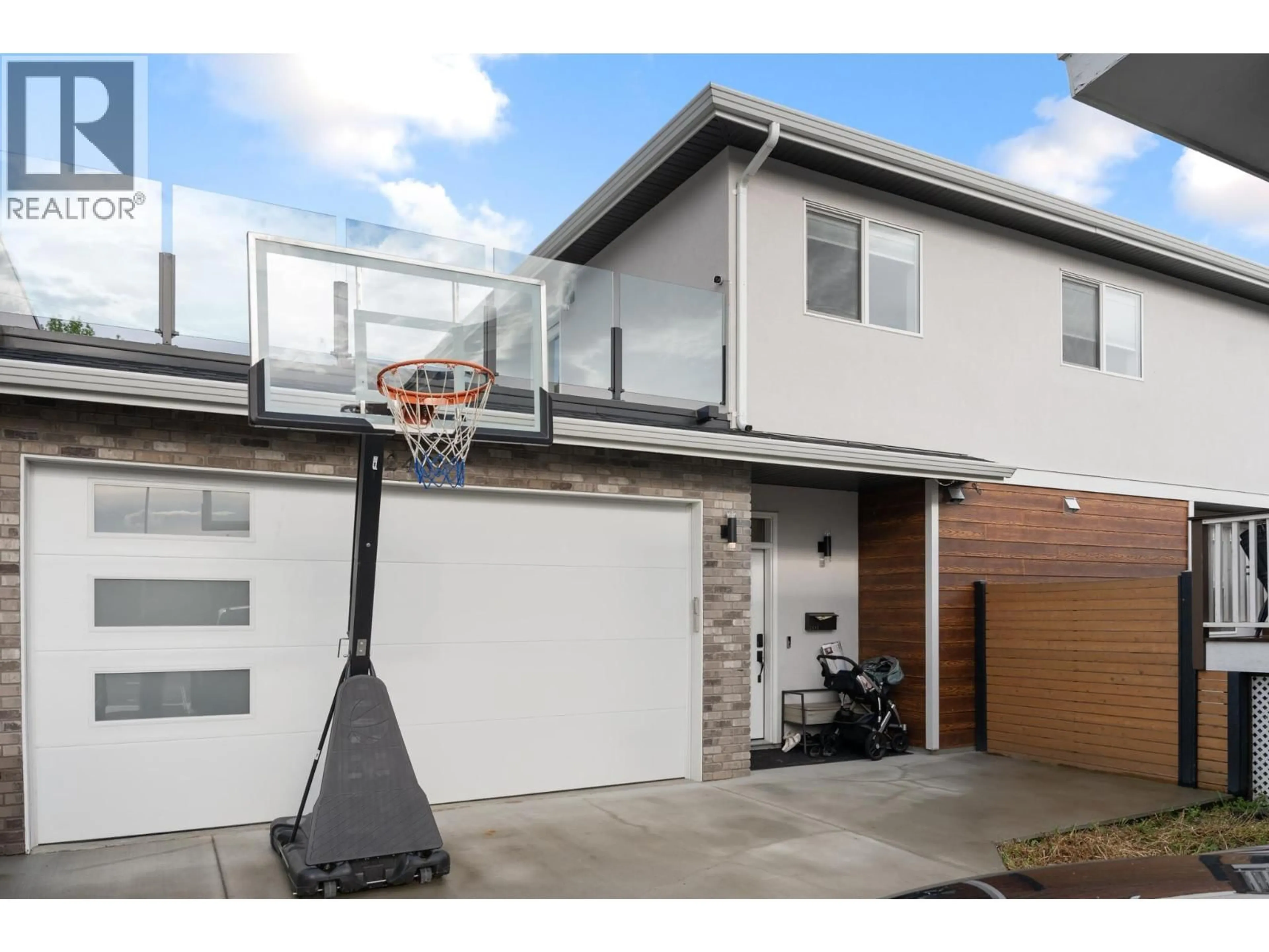 Indoor garage for 2481 ETHEL STREET, Kelowna British Columbia V1Y3A4