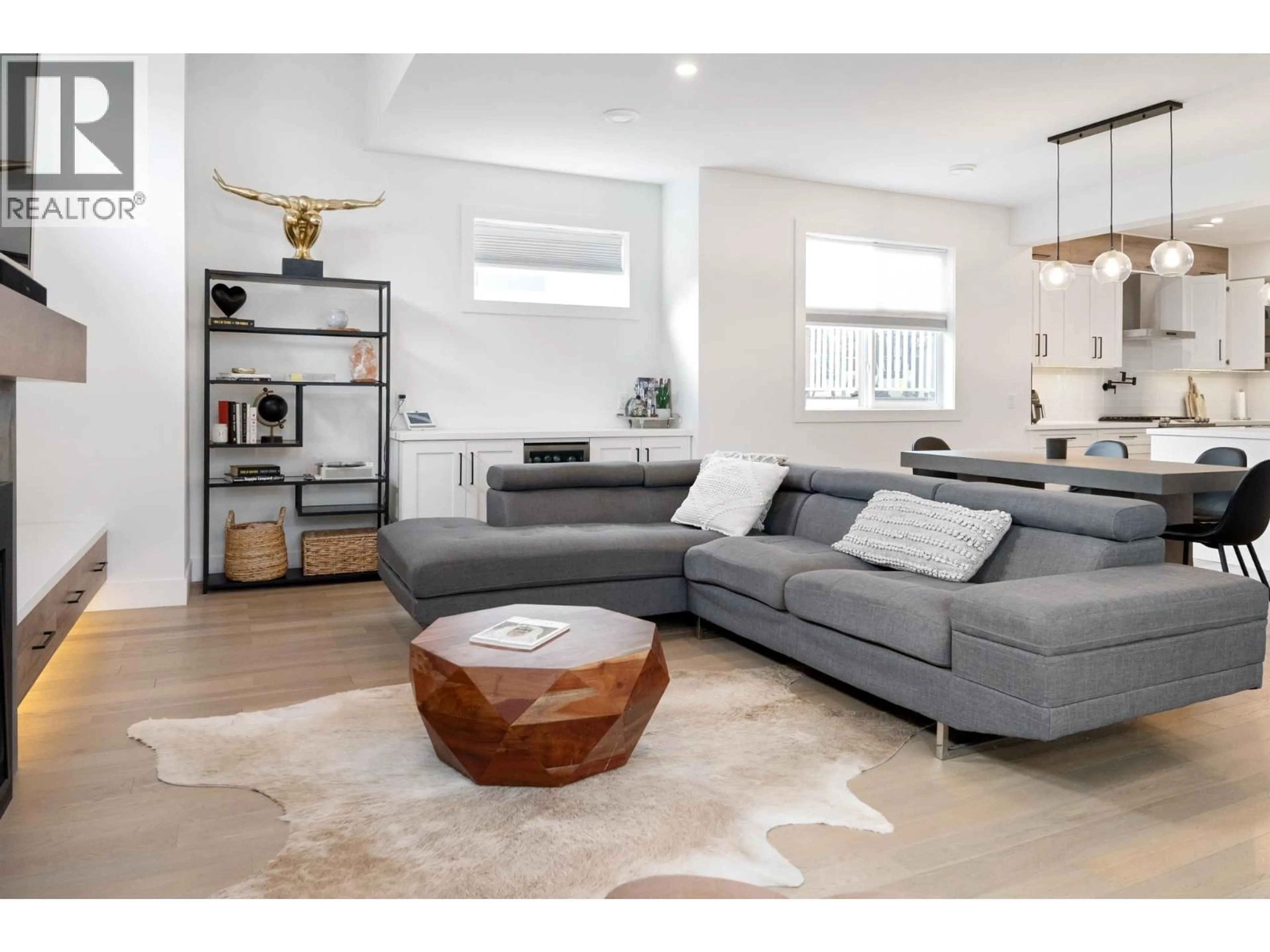 Living room with furniture, unknown for 2481 ETHEL STREET, Kelowna British Columbia V1Y3A4