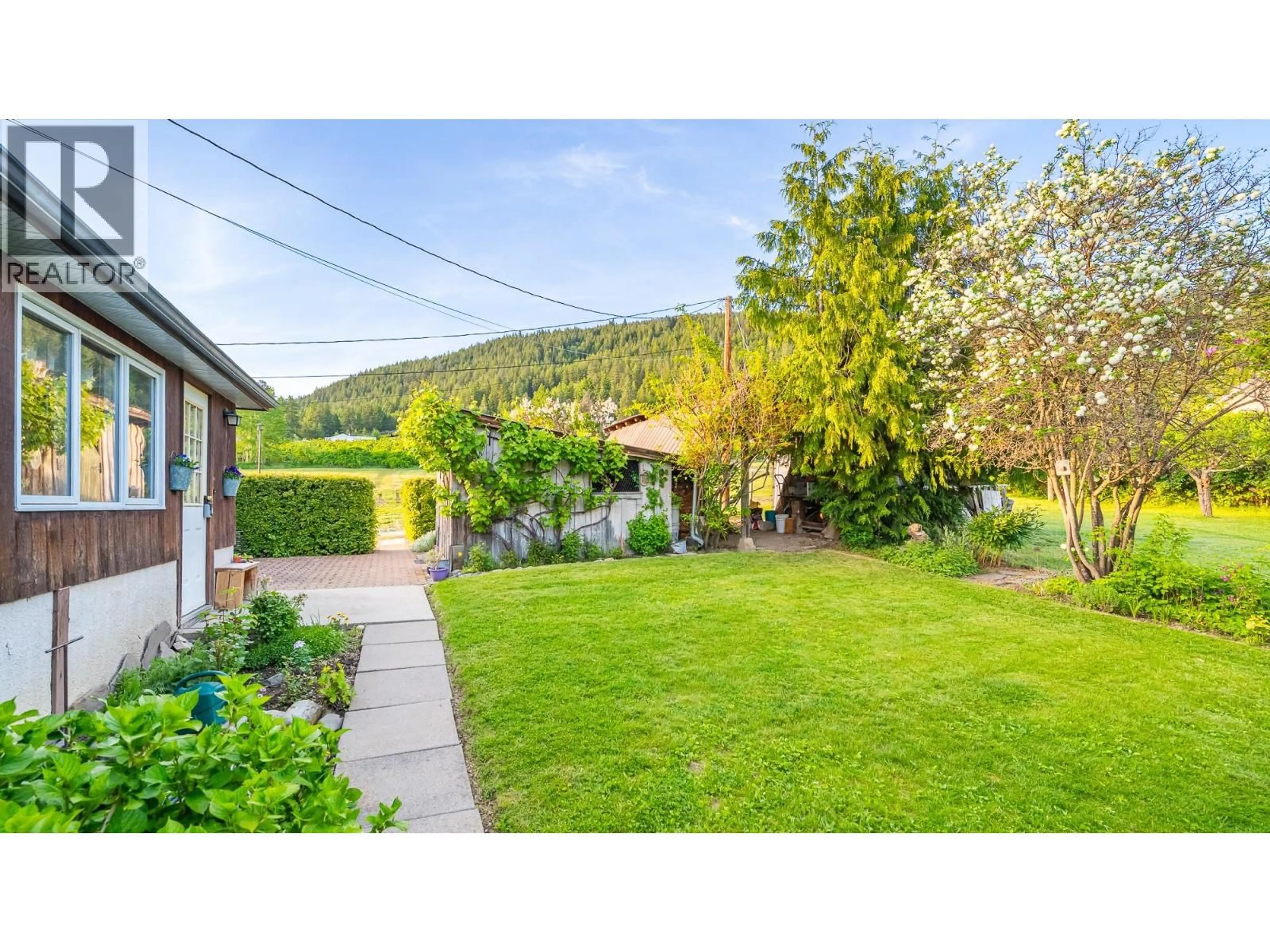 A pic from outside/outdoor area/front of a property/back of a property/a pic from drone, mountain view for 1843 MCLAREN STREET, Creston British Columbia V0B1G5