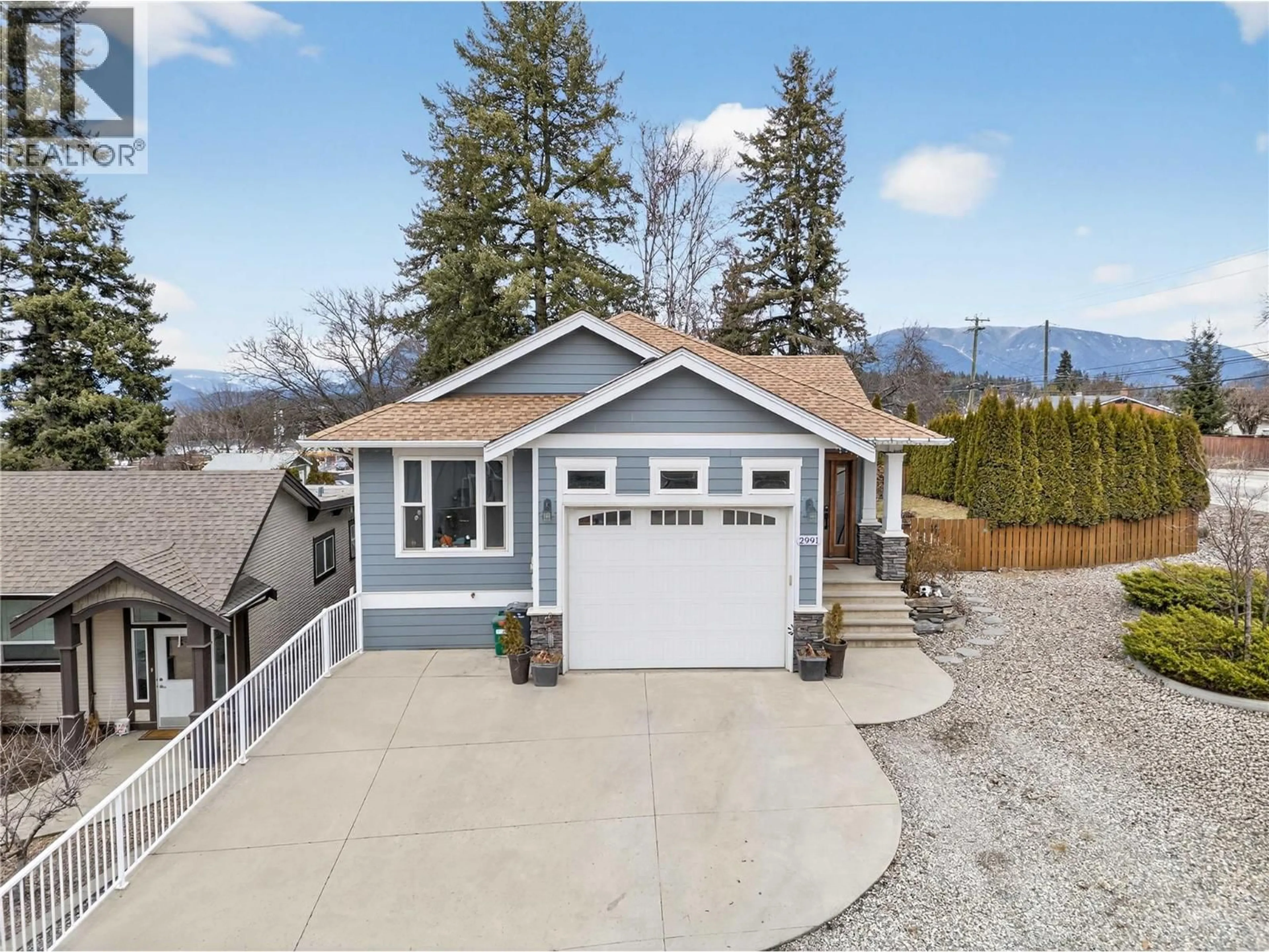 Home with vinyl exterior material, mountain view for 2991 7 AVENUE NORTHEAST, Salmon Arm British Columbia V1E2S7