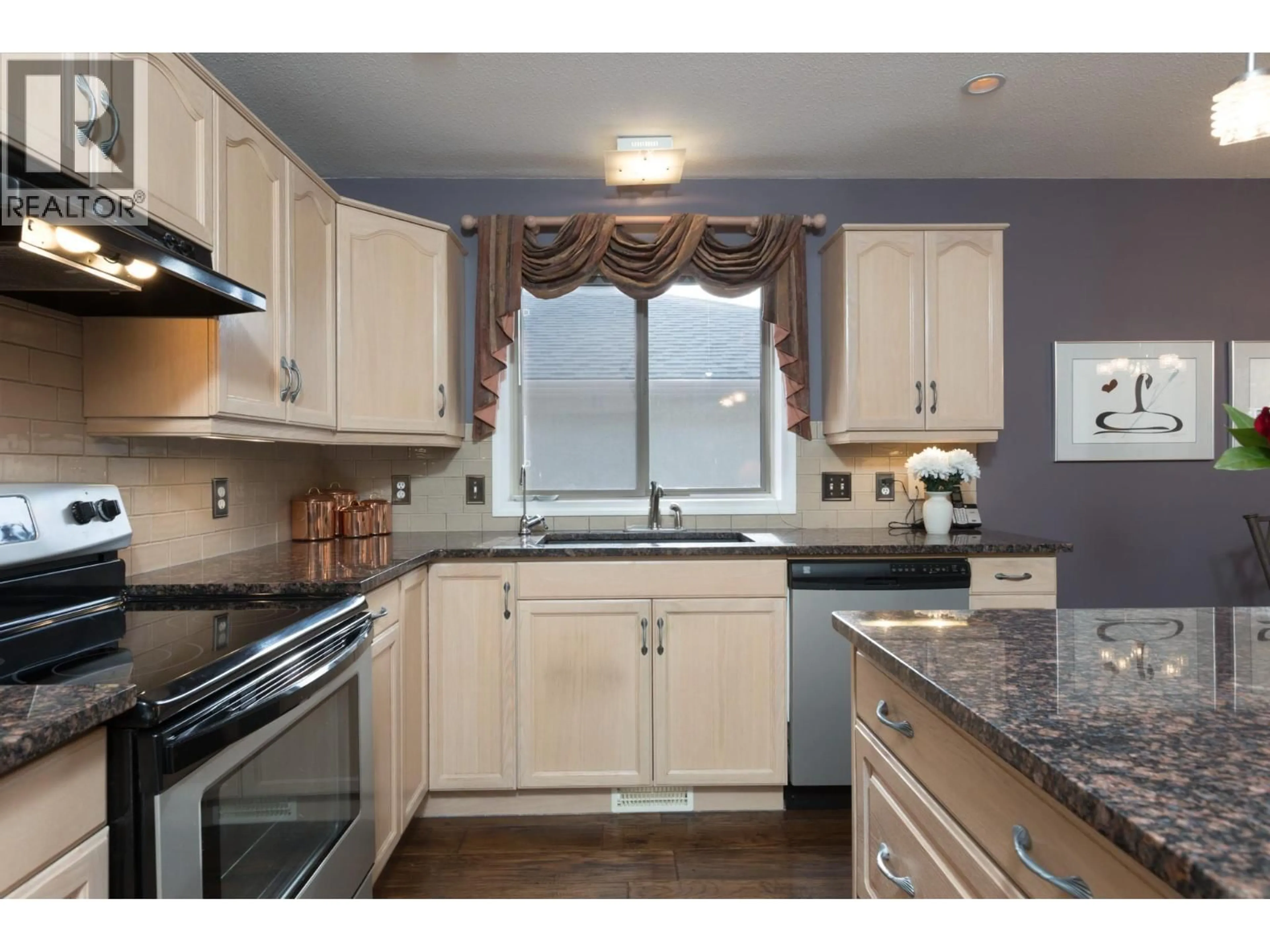 Standard kitchen, ceramic/tile floor for 449 - 2330 BUTT ROAD, West Kelowna British Columbia V4T2L3