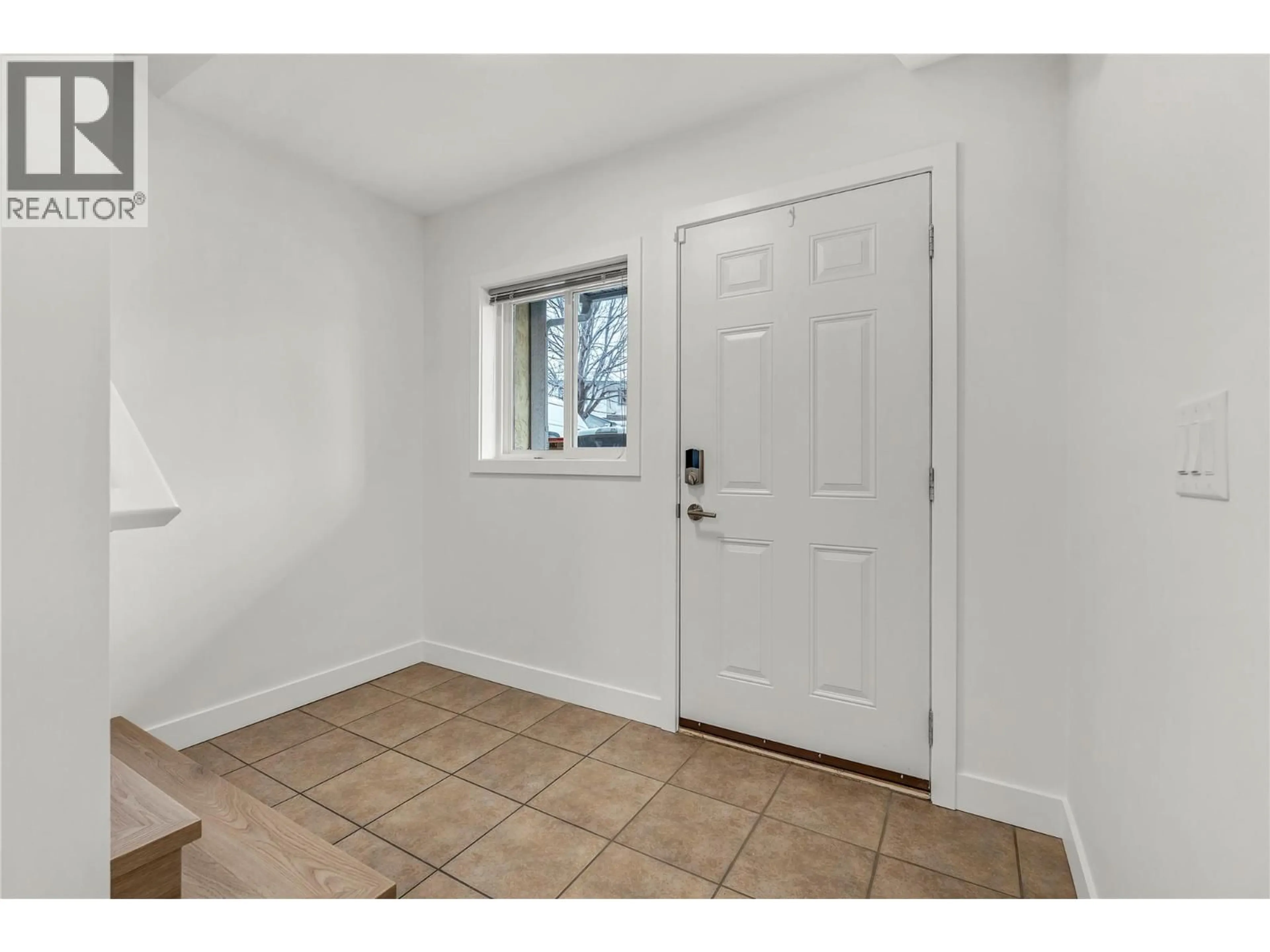 Indoor entryway for 105 - 48 GALT AVENUE, Penticton British Columbia V2A9C3