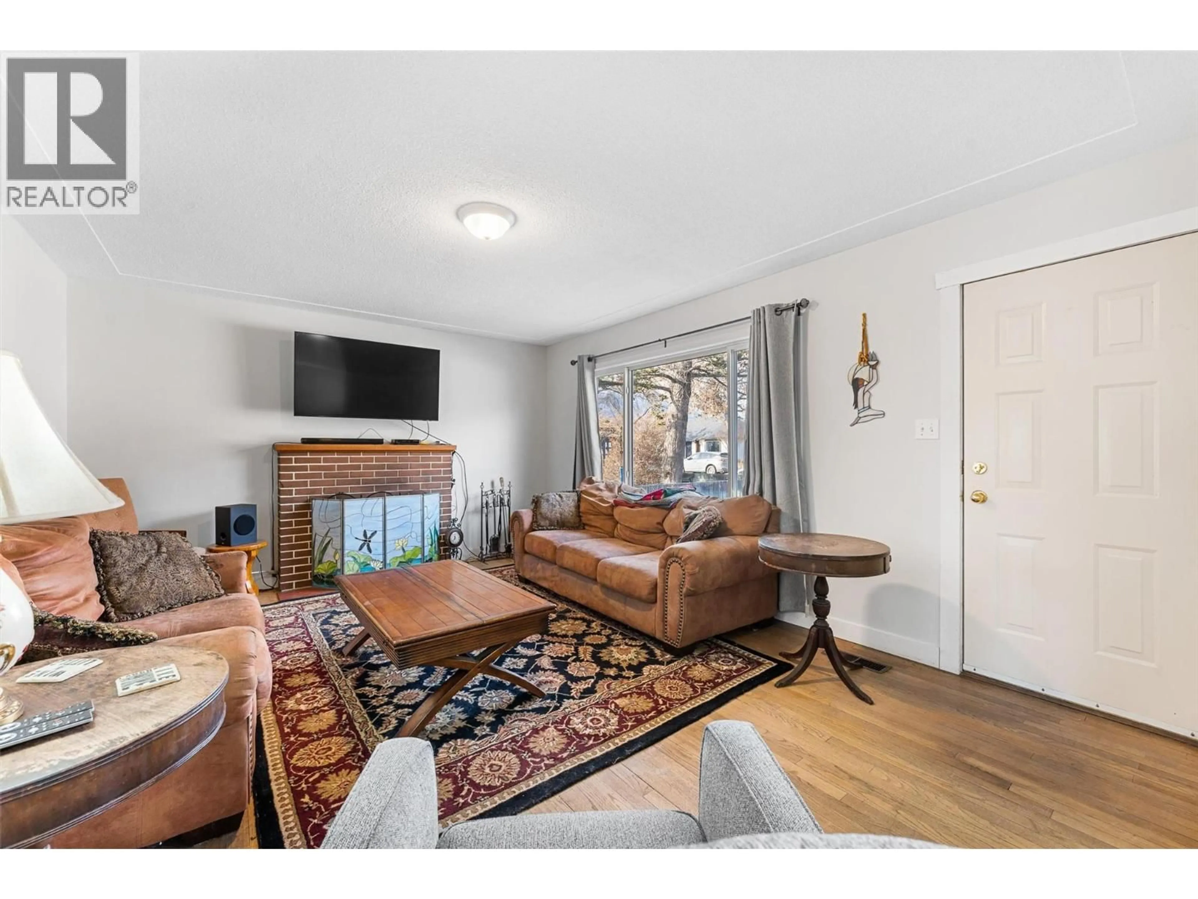 Living room with furniture, unknown for 545 BAY AVENUE, Kelowna British Columbia V1Y7J8