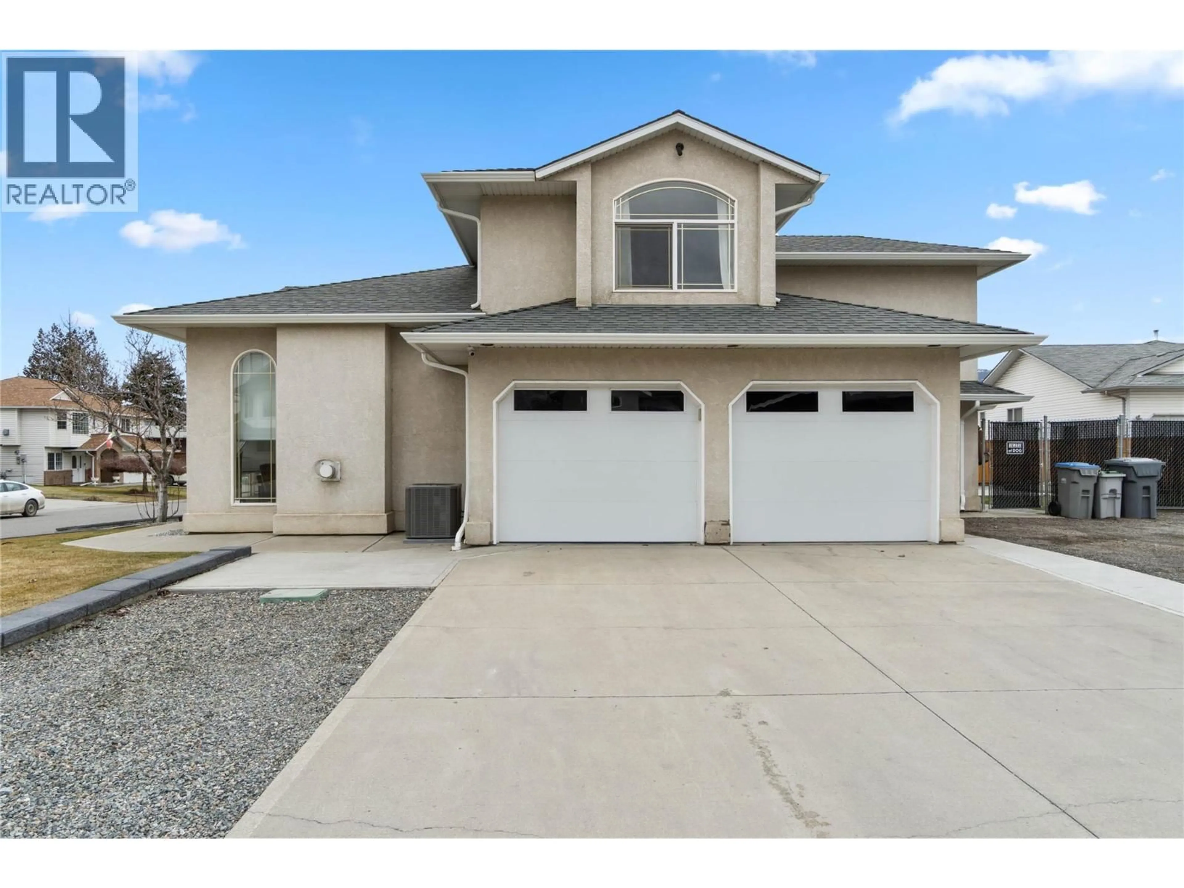 Home with vinyl exterior material, street for 1098 NORTH GLEN DRIVE, Kamloops British Columbia V2B5C1