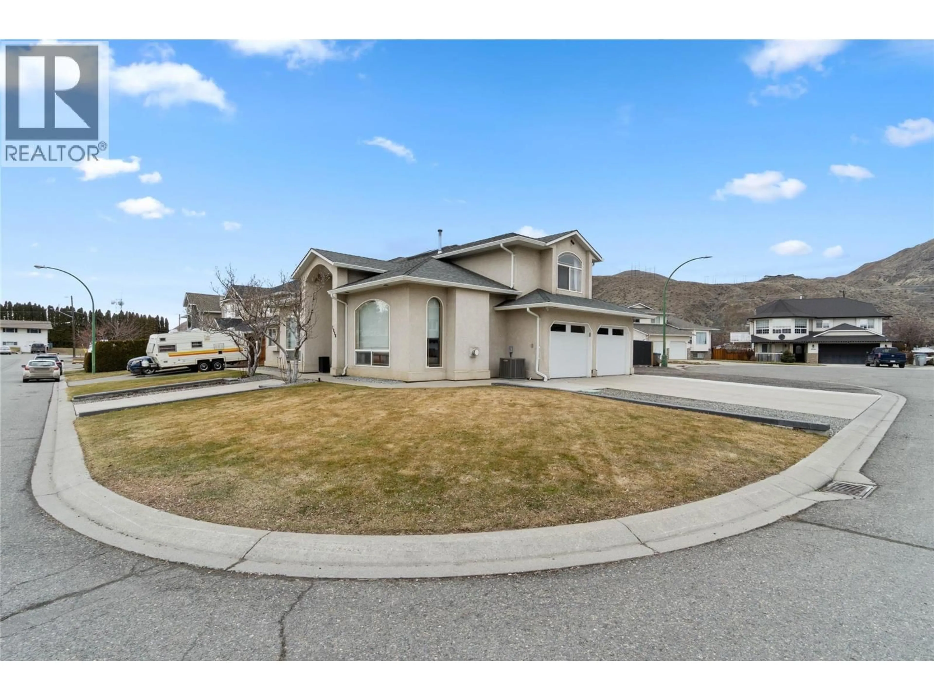 A pic from outside/outdoor area/front of a property/back of a property/a pic from drone, street for 1098 NORTH GLEN DRIVE, Kamloops British Columbia V2B5C1