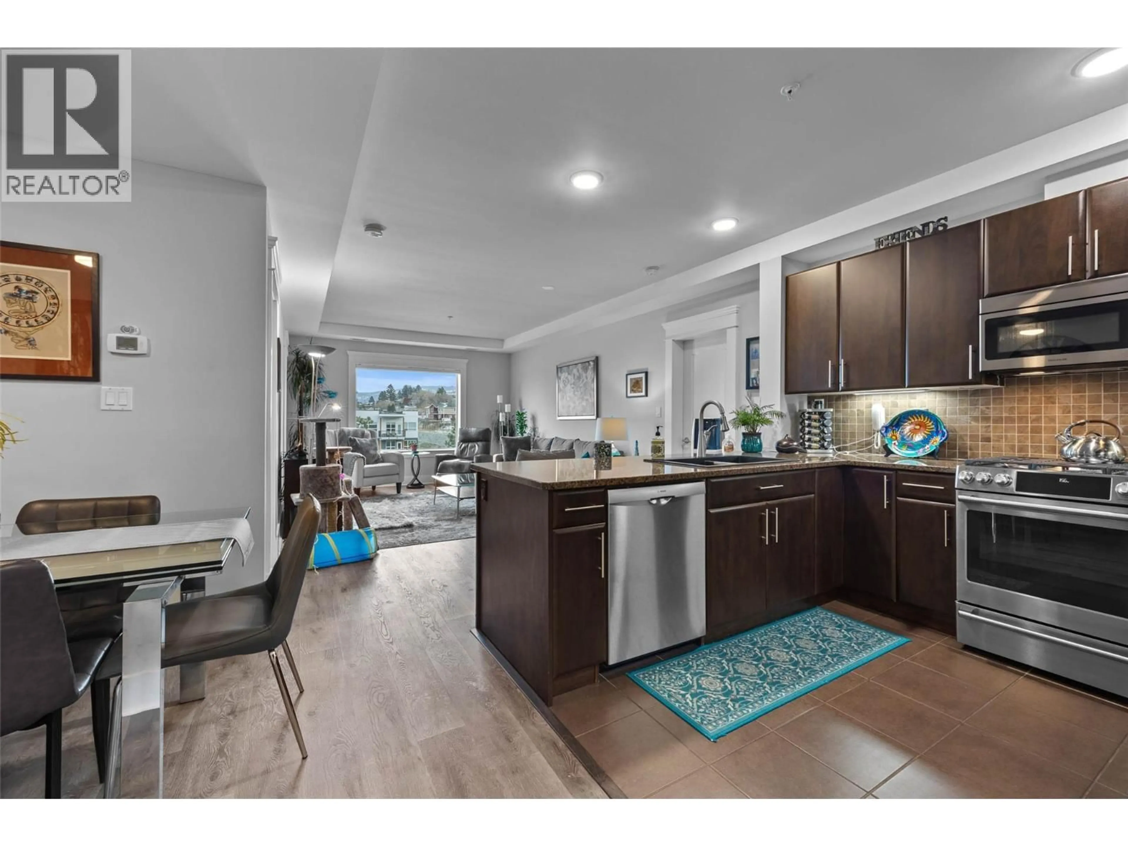 Open concept kitchen, unknown for 404 - 975 VICTORIA STREET, Kamloops British Columbia V2C0C2