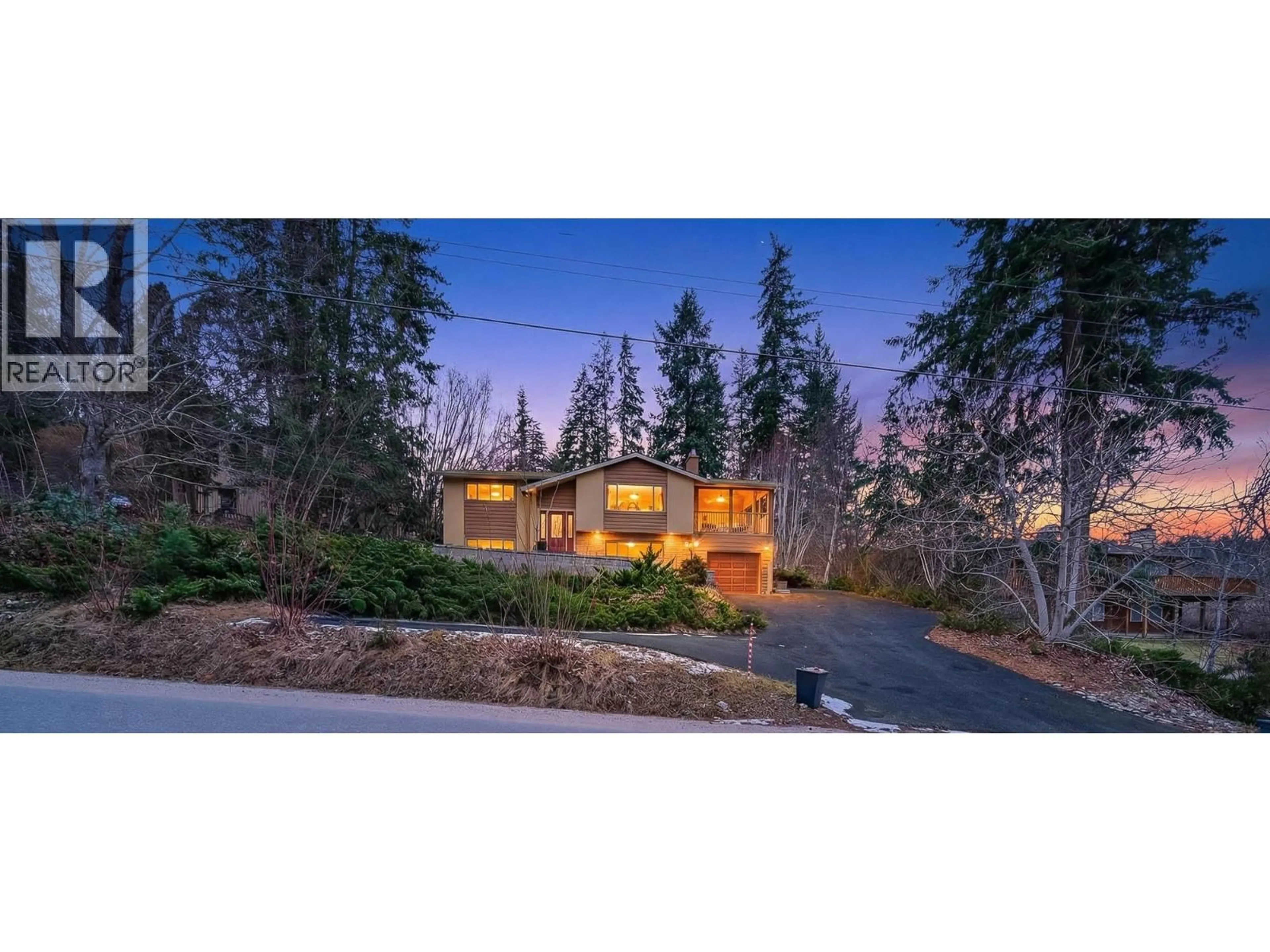 A pic from outside/outdoor area/front of a property/back of a property/a pic from drone, mountain view for 3111 CEDAR DRIVE, Blind Bay British Columbia V0E2W2