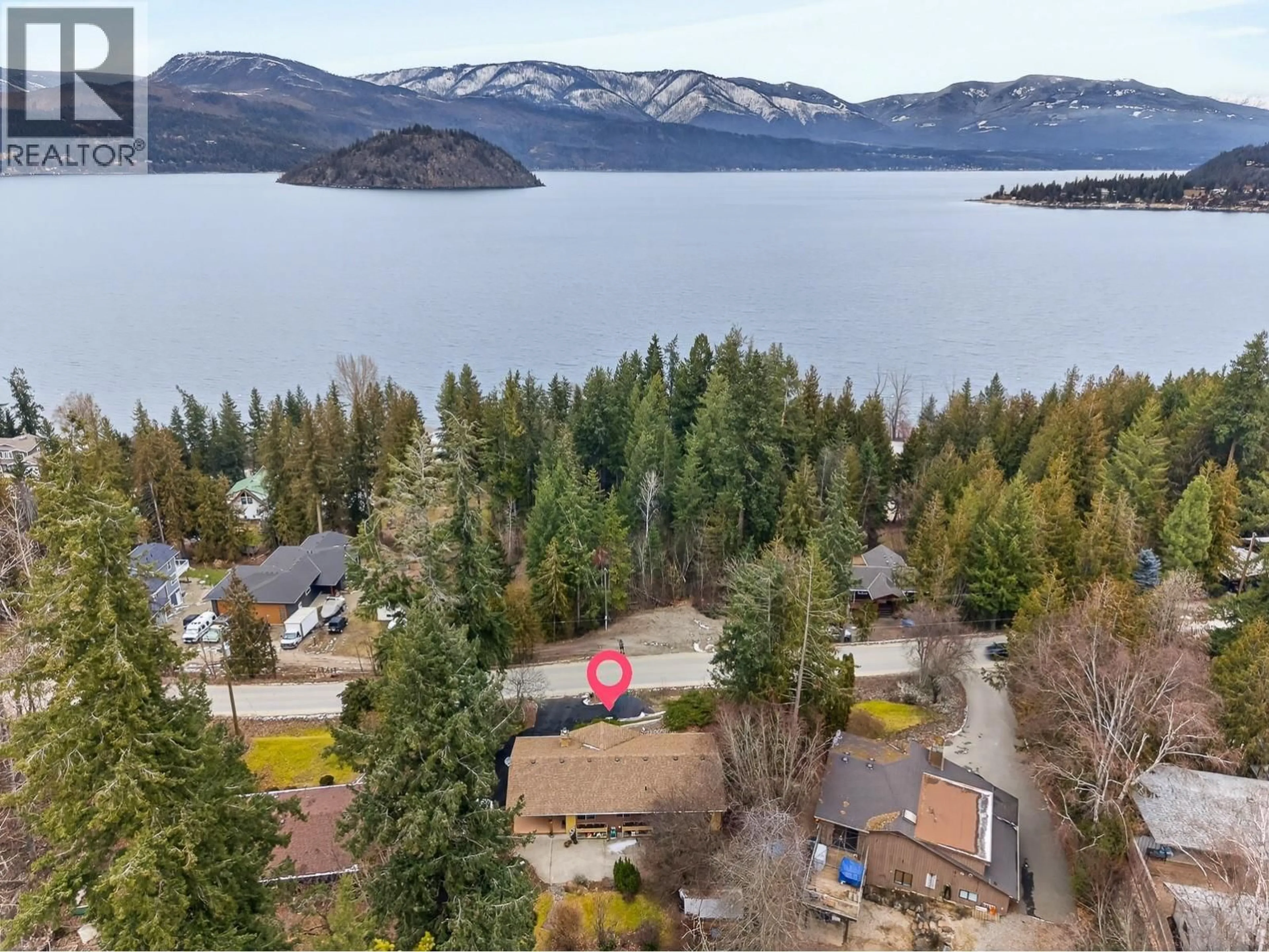 A pic from outside/outdoor area/front of a property/back of a property/a pic from drone, water/lake/river/ocean view for 3111 CEDAR DRIVE, Blind Bay British Columbia V0E2W2