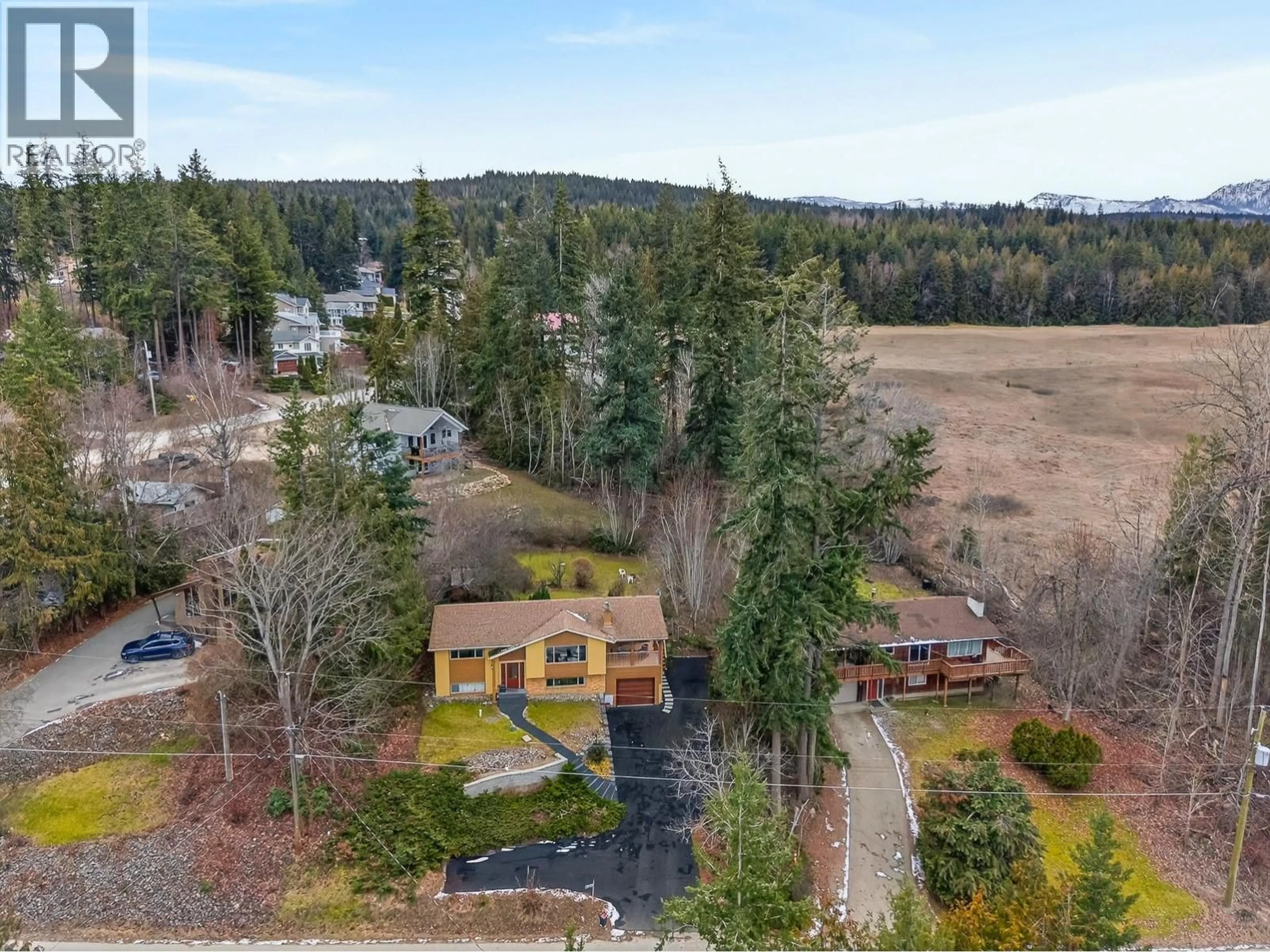 A pic from outside/outdoor area/front of a property/back of a property/a pic from drone, water/lake/river/ocean view for 3111 CEDAR DRIVE, Blind Bay British Columbia V0E2W2