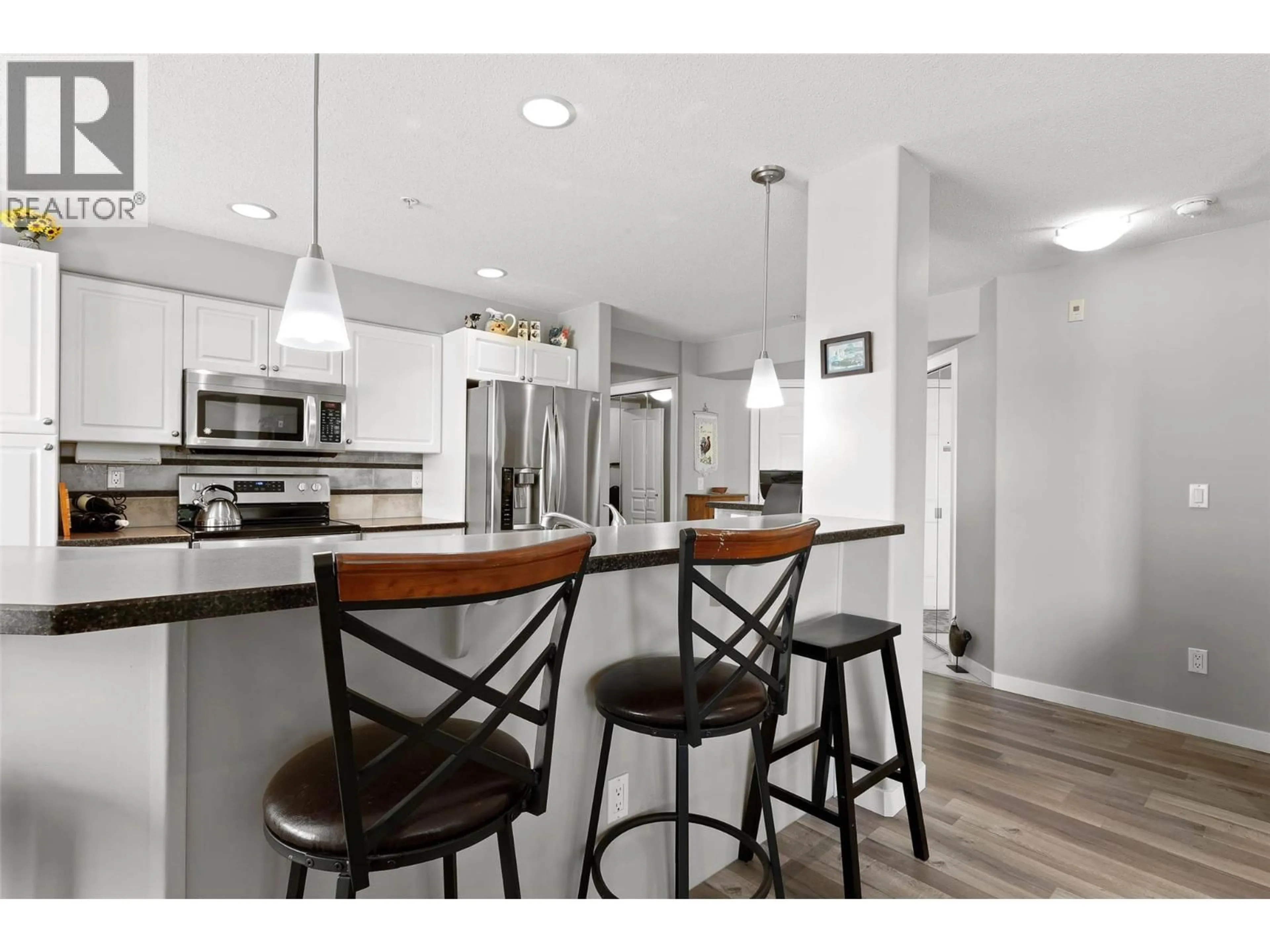 Open concept kitchen, unknown for 202 - 950 LORNE STREET, Kamloops British Columbia V2C1W9