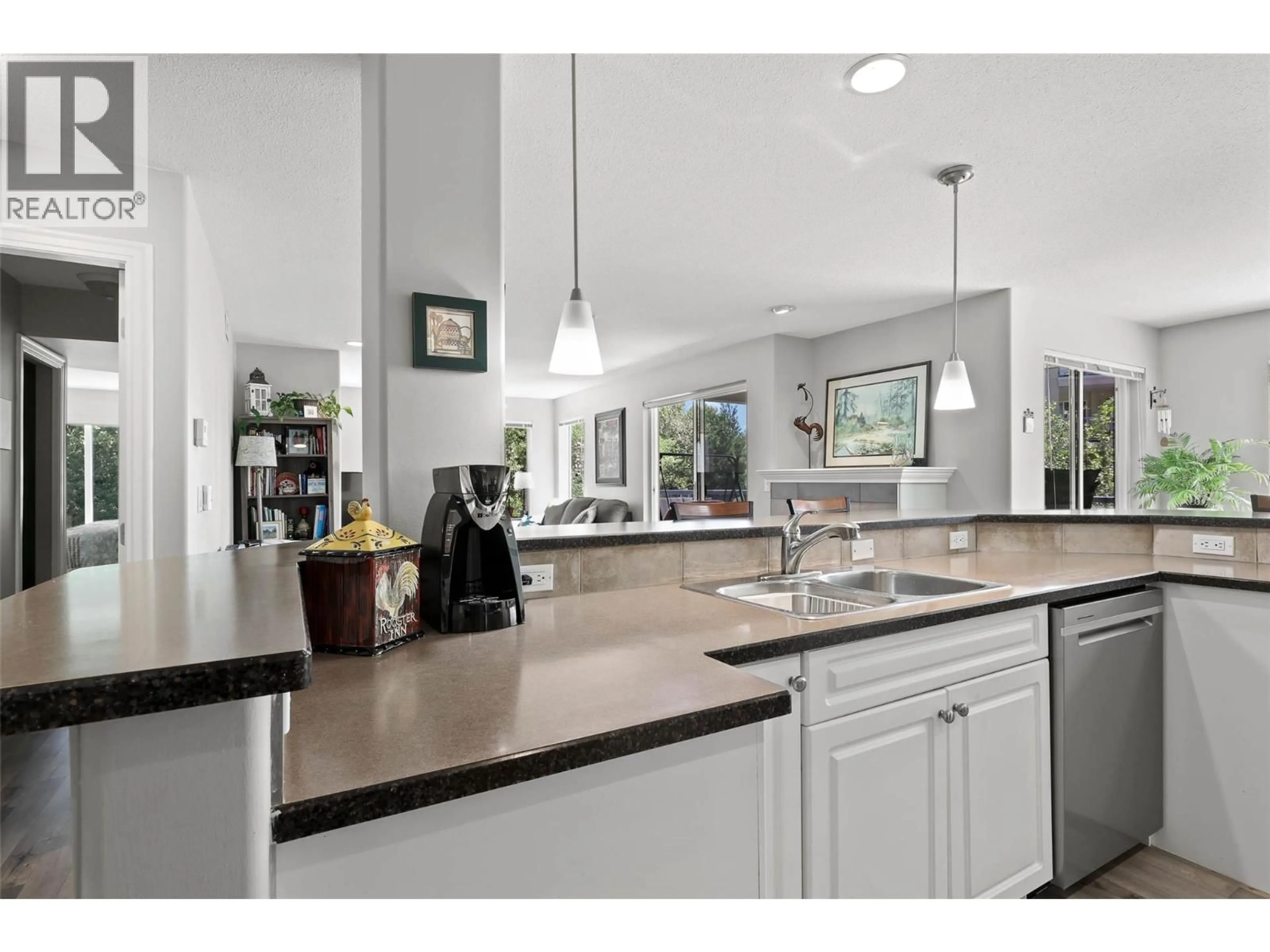 Open concept kitchen, ceramic/tile floor for 202 - 950 LORNE STREET, Kamloops British Columbia V2C1W9