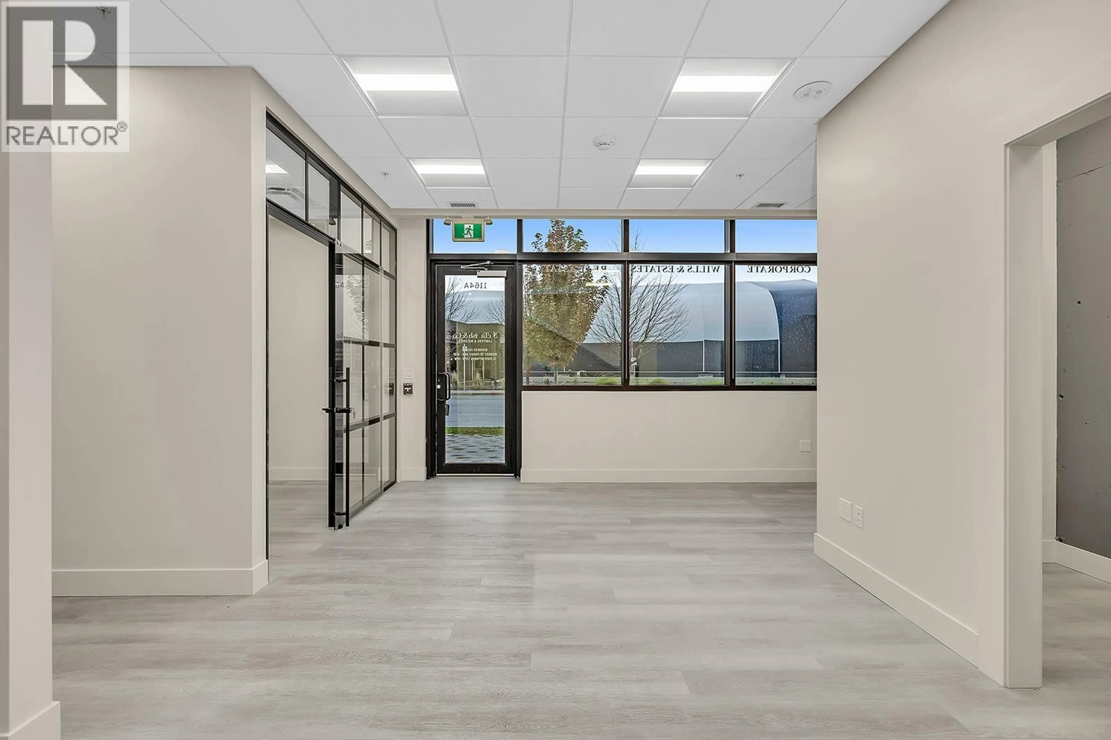 Indoor foyer for 1 - 1164 ELLIS STREET, Kelowna British Columbia V1Y9W7