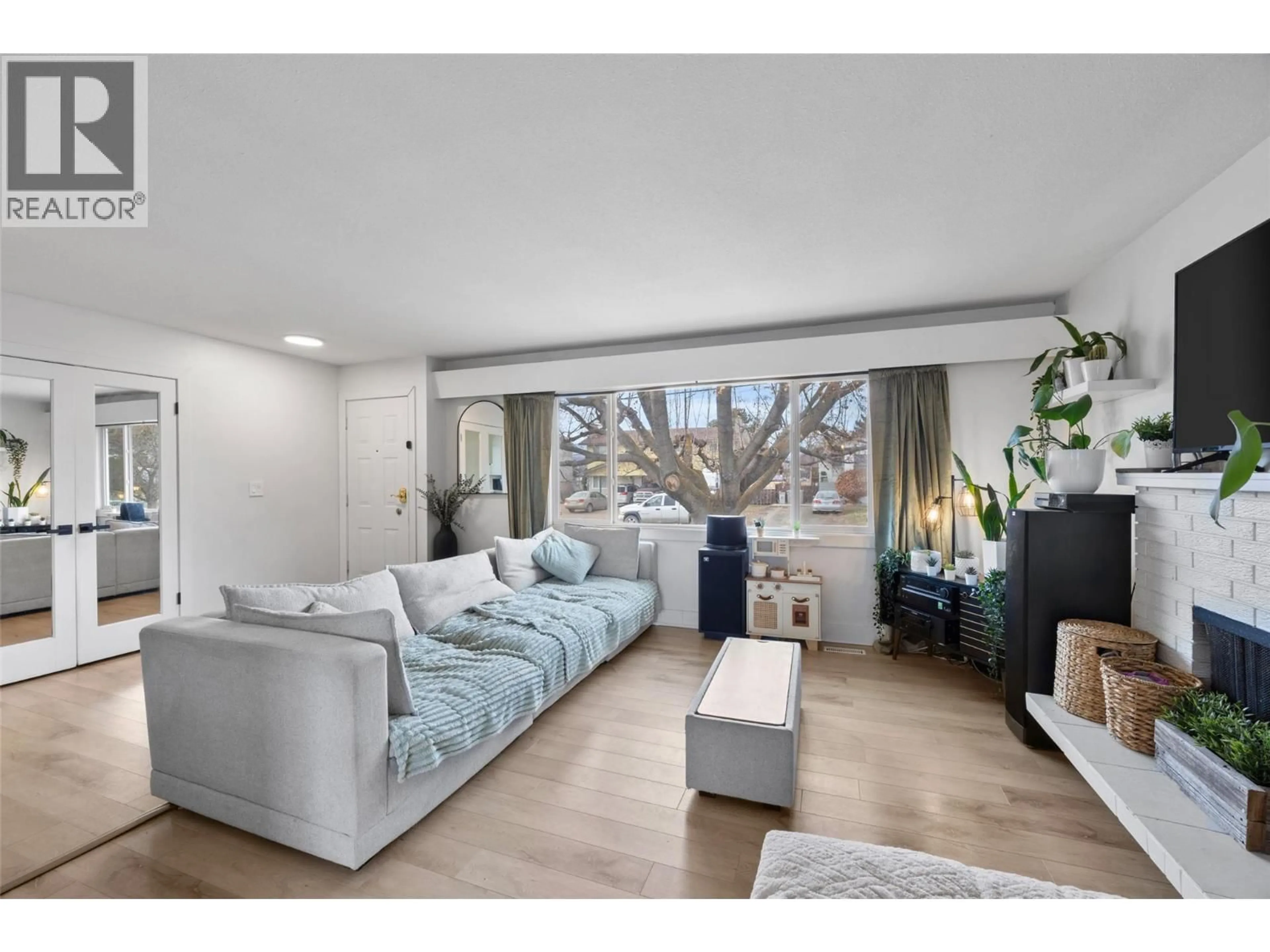 Living room with furniture, wood/laminate floor for 969 RYAN PLACE, Kamloops British Columbia V2C4T4