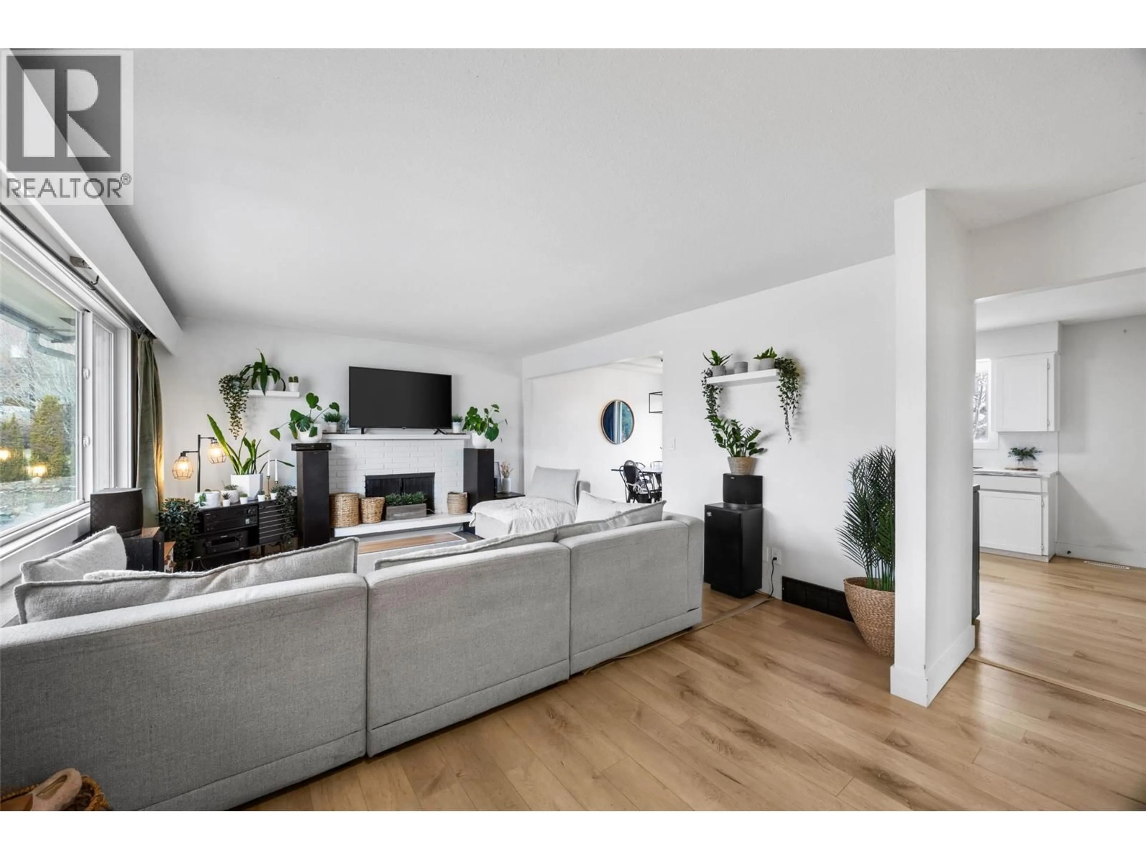 Living room with furniture, unknown for 969 RYAN PLACE, Kamloops British Columbia V2C4T4