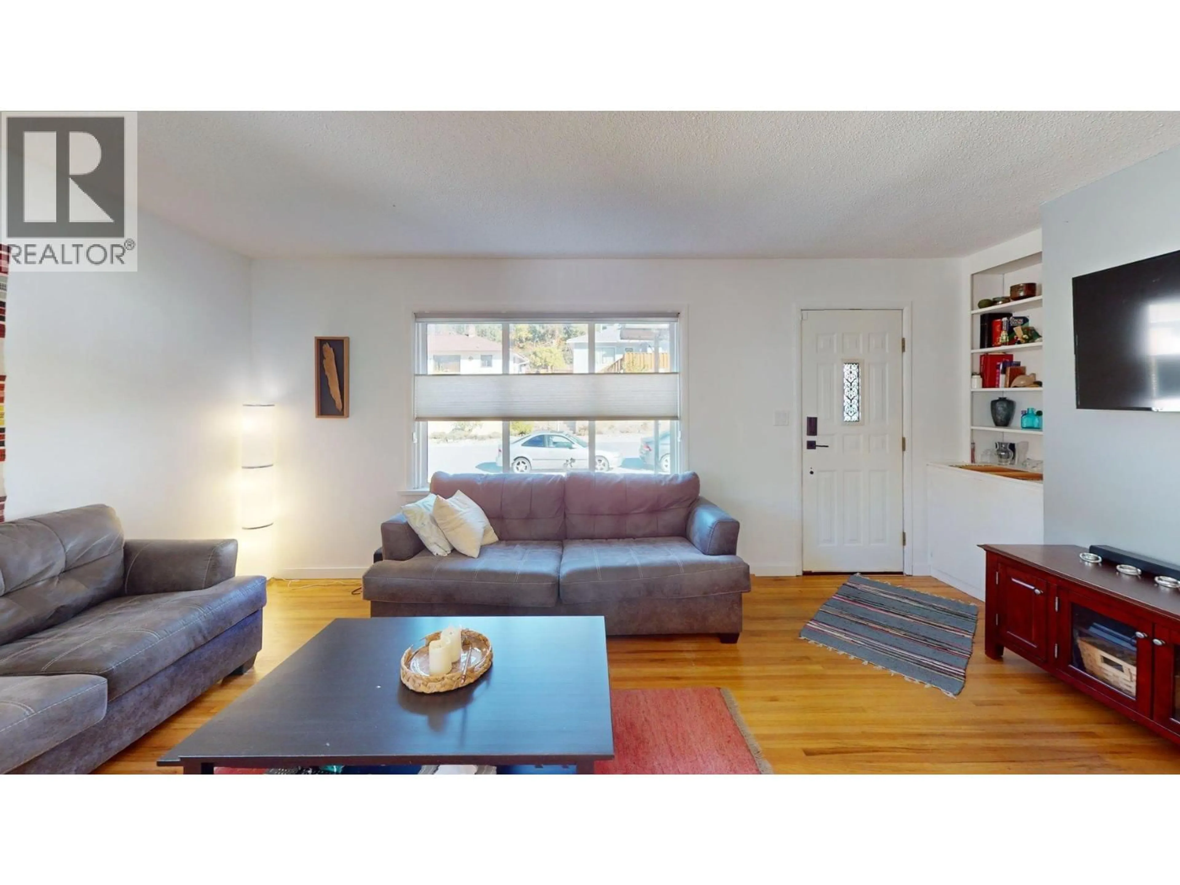 Living room with furniture, wood/laminate floor for 3130 IRIS CRESCENT, Trail British Columbia V1R2Y7