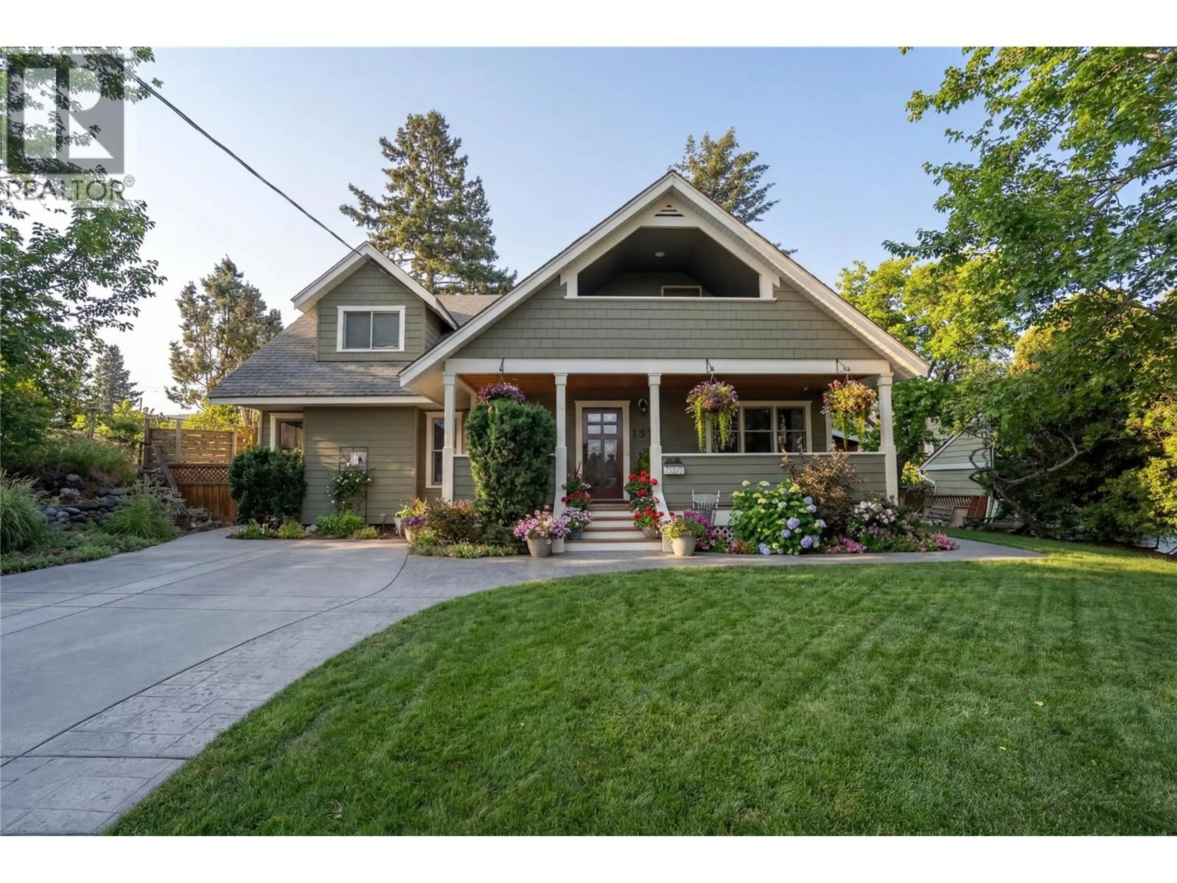 Home with vinyl exterior material, street for 1337 DOMINION CRESCENT, Kamloops British Columbia V2C2W9