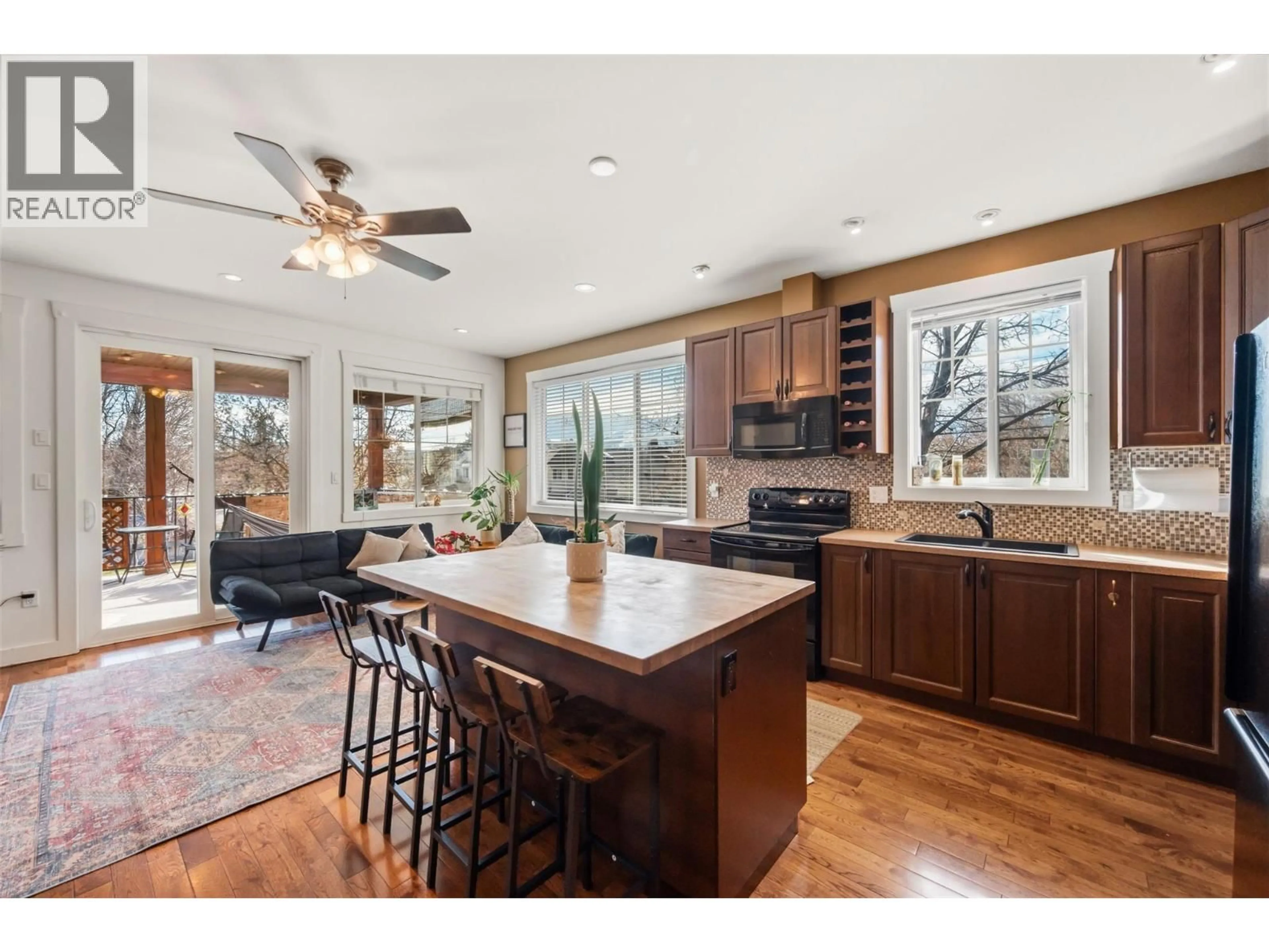 Open concept kitchen, unknown for 102 - 598 WADE AVENUE WEST, Penticton British Columbia V2A1V5