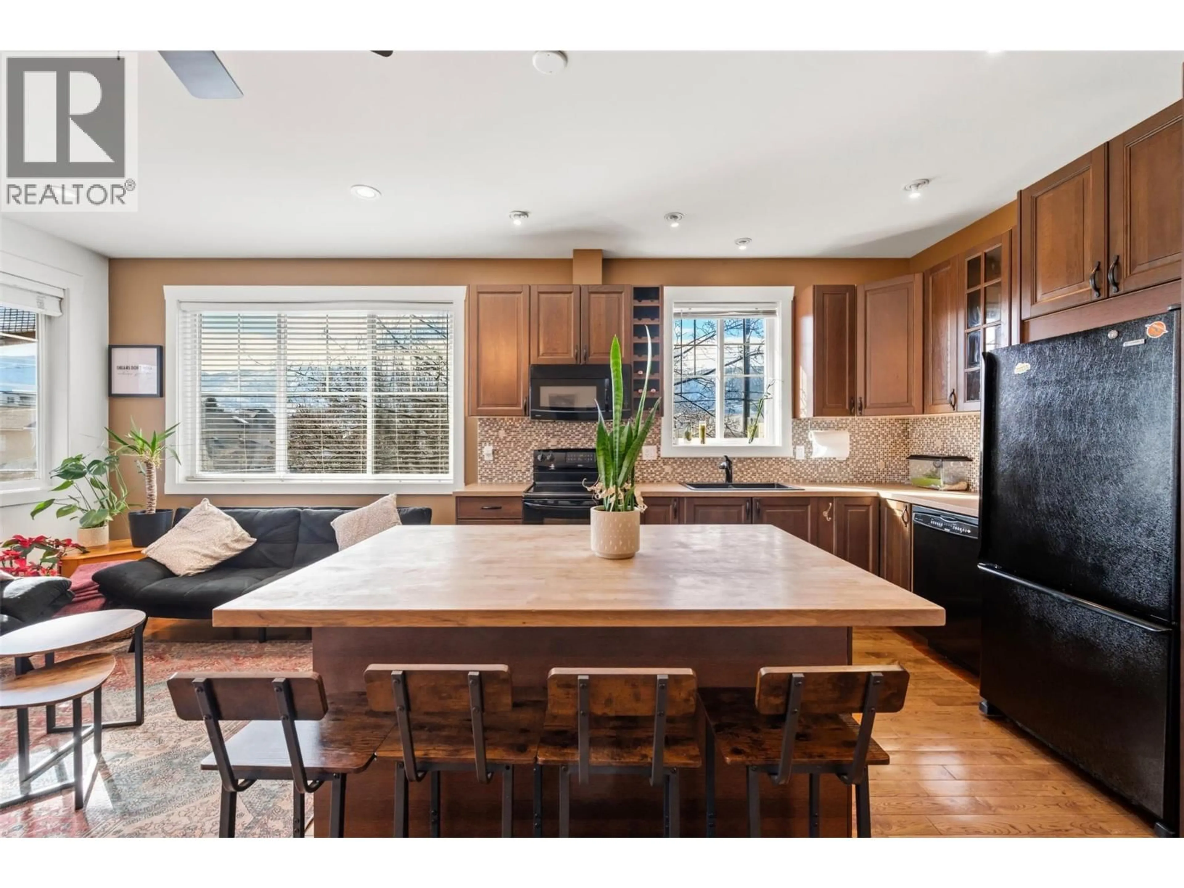 Open concept kitchen, unknown for 102 - 598 WADE AVENUE WEST, Penticton British Columbia V2A1V5