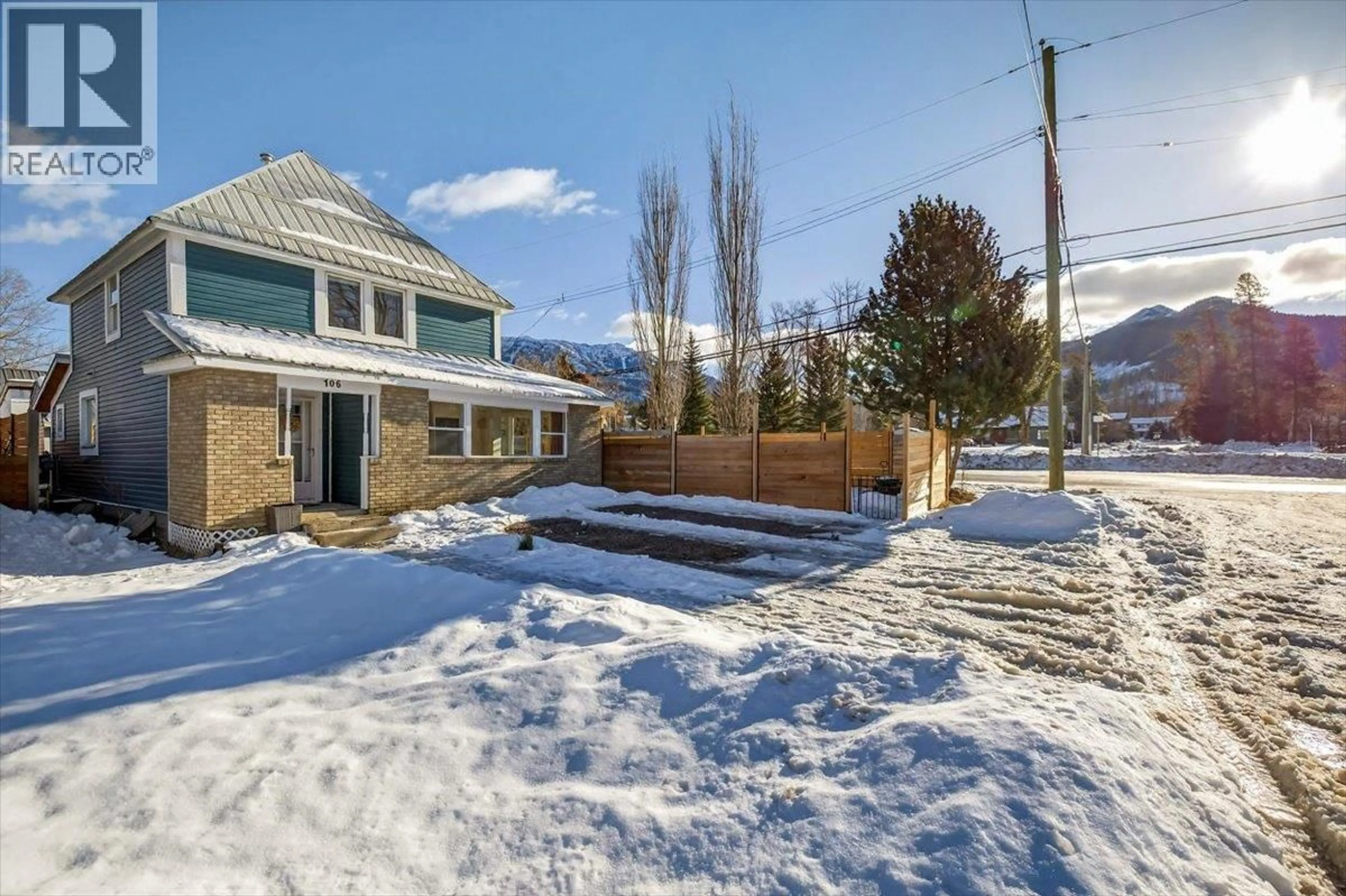 Patio, mountain view for 106 1ST STREET, Fernie British Columbia V0B1M0