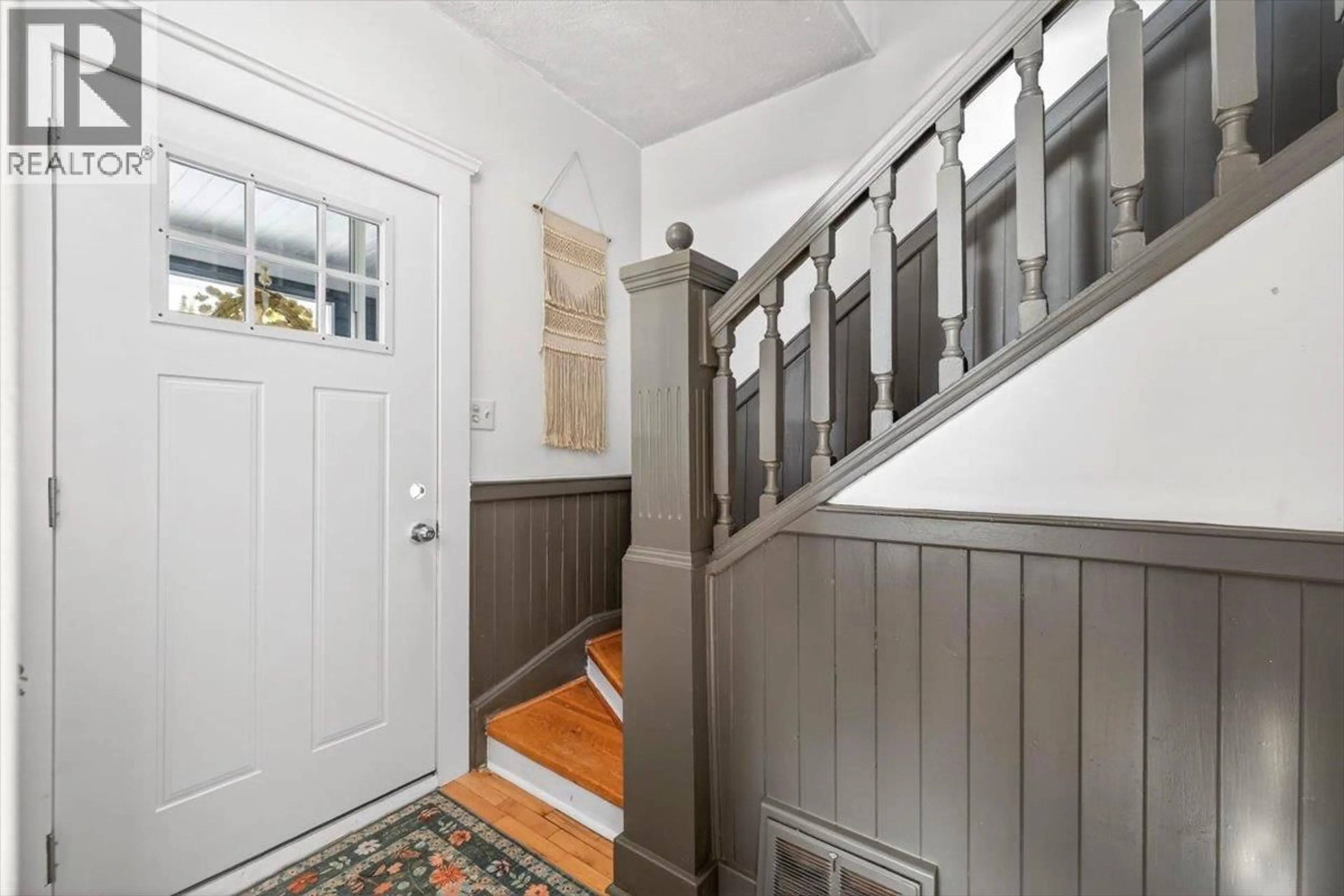 Indoor entryway for 106 1ST STREET, Fernie British Columbia V0B1M0