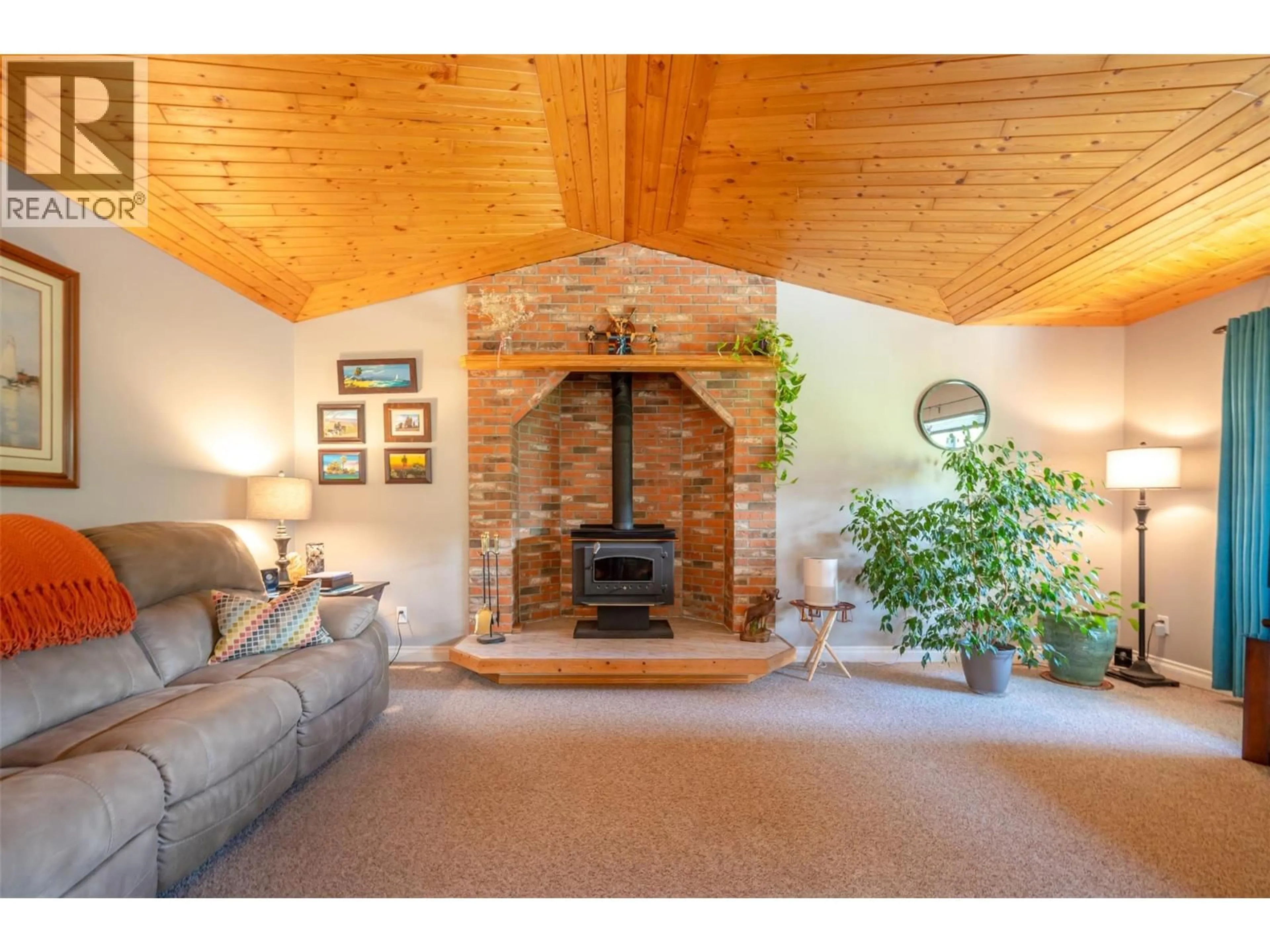 Indoor foyer for 1332 PEACHCLIFF DRIVE, Okanagan Falls British Columbia V0H1R1