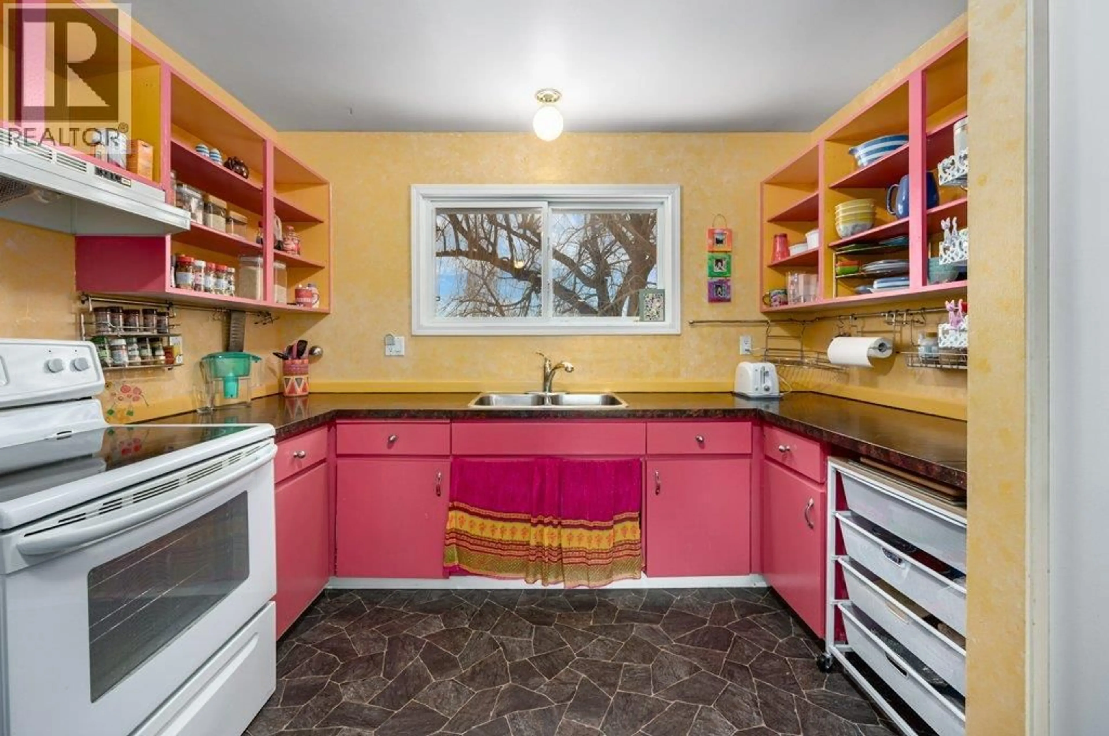 Standard kitchen, ceramic/tile floor for 2695 YOUNG PLACE, Kamloops British Columbia V2B8A4