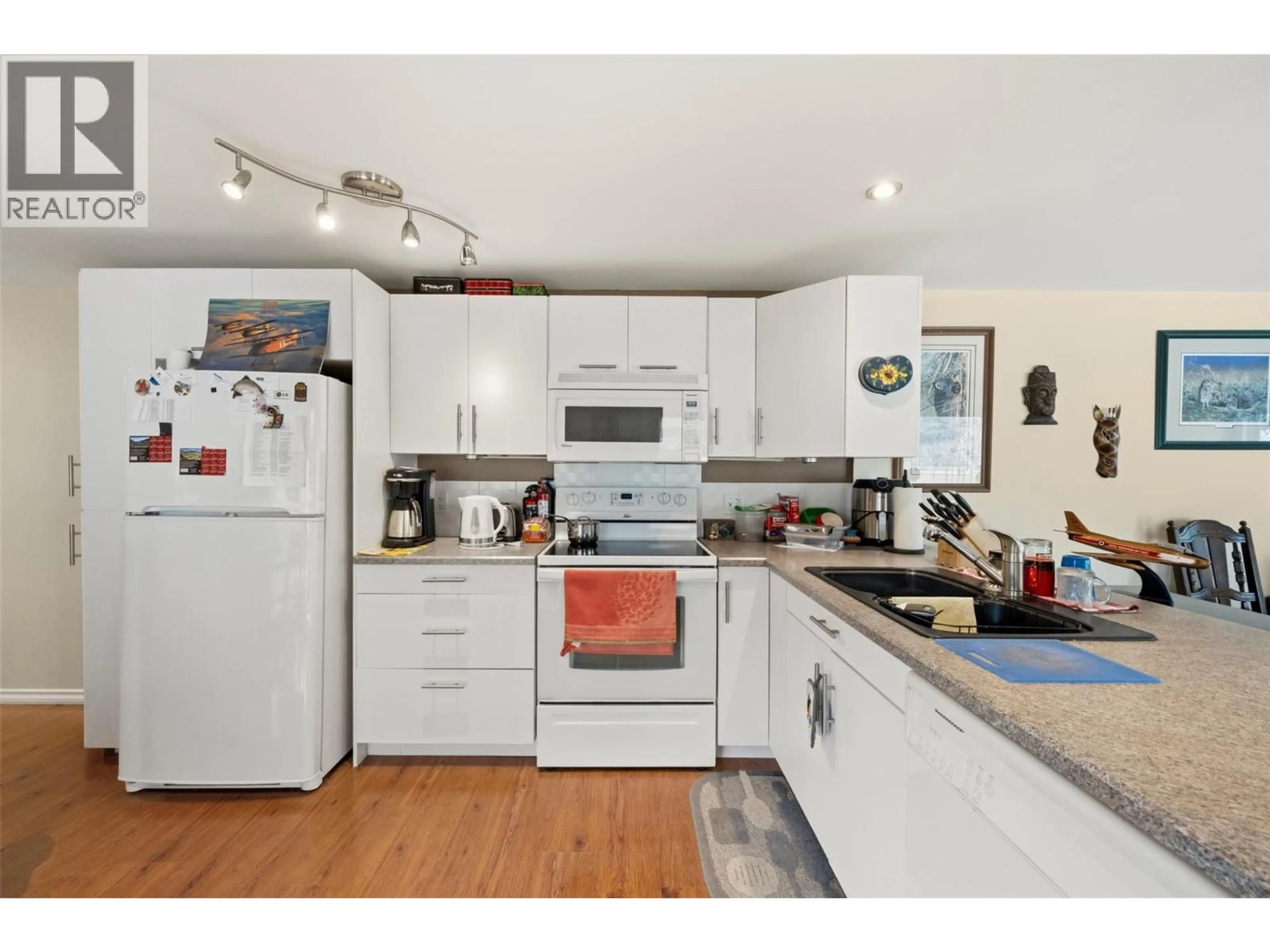 Standard kitchen, wood/laminate floor for 30 - 1292 HIGHWAY 3A OTHER, Keremeos British Columbia V0X1N4