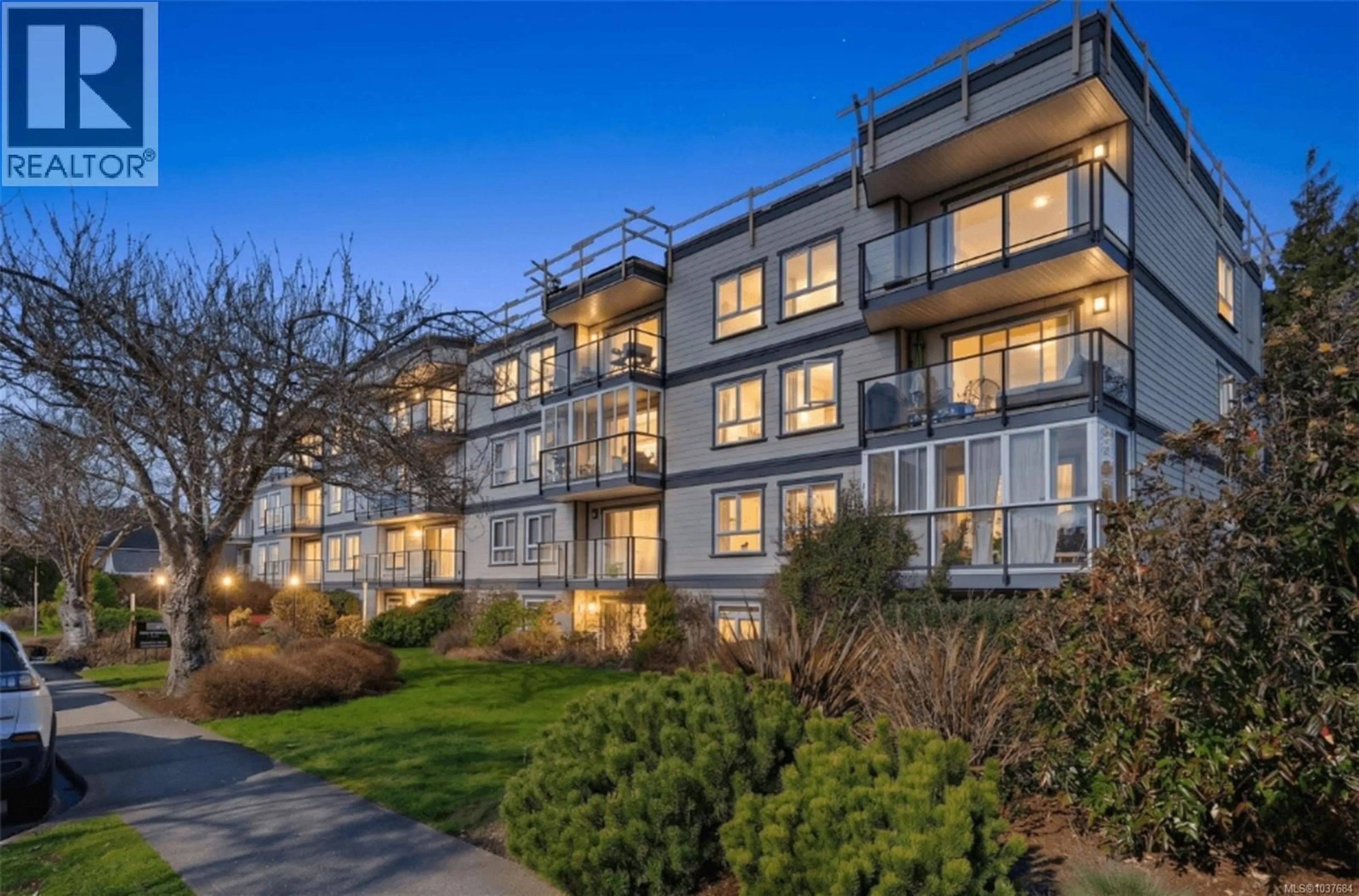 Unknown for 204 - 1024 FAIRFIELD ROAD, Victoria British Columbia V8V3A5