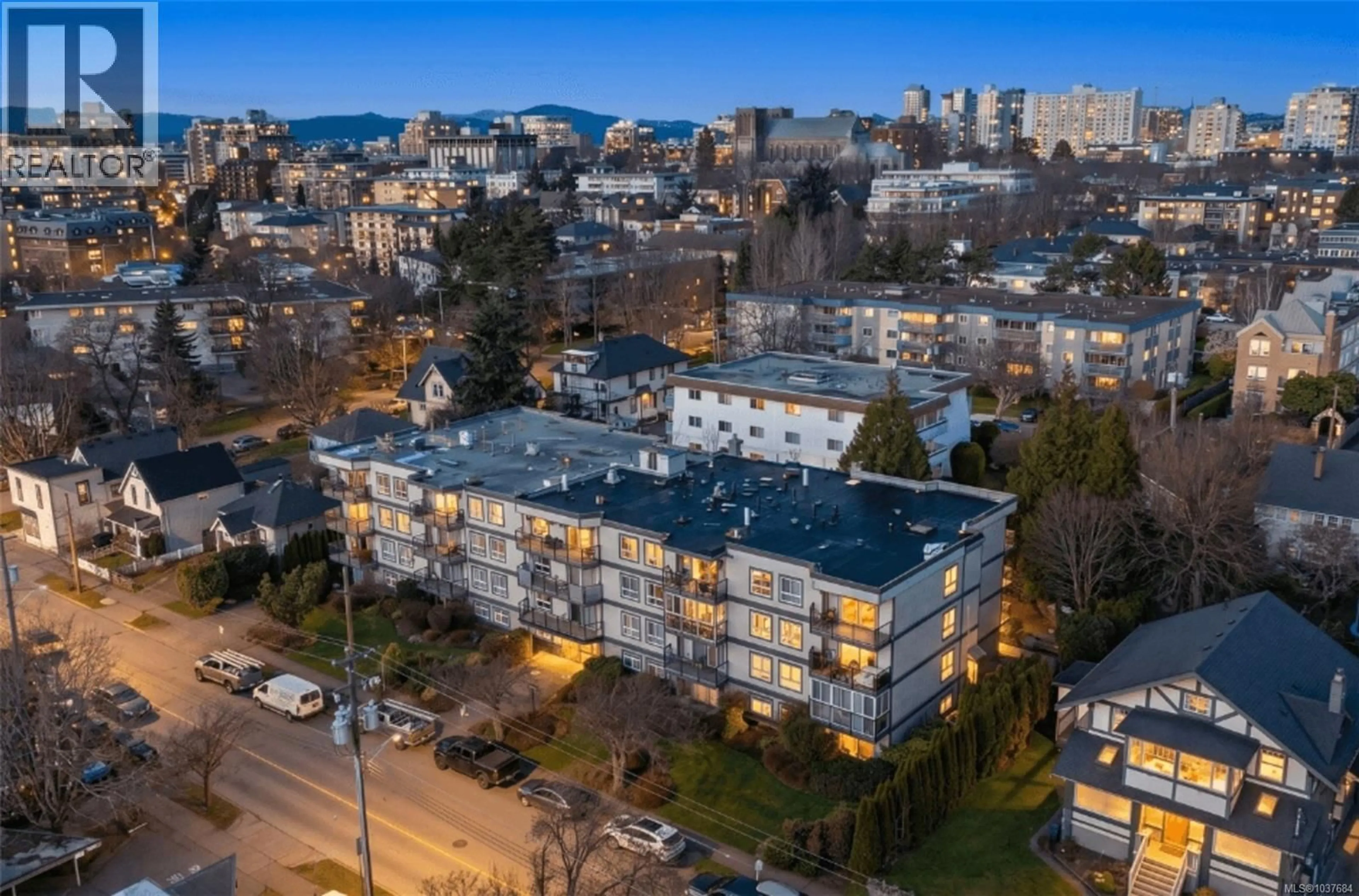 A pic from outside/outdoor area/front of a property/back of a property/a pic from drone, city buildings view from balcony for 204 - 1024 FAIRFIELD ROAD, Victoria British Columbia V8V3A5